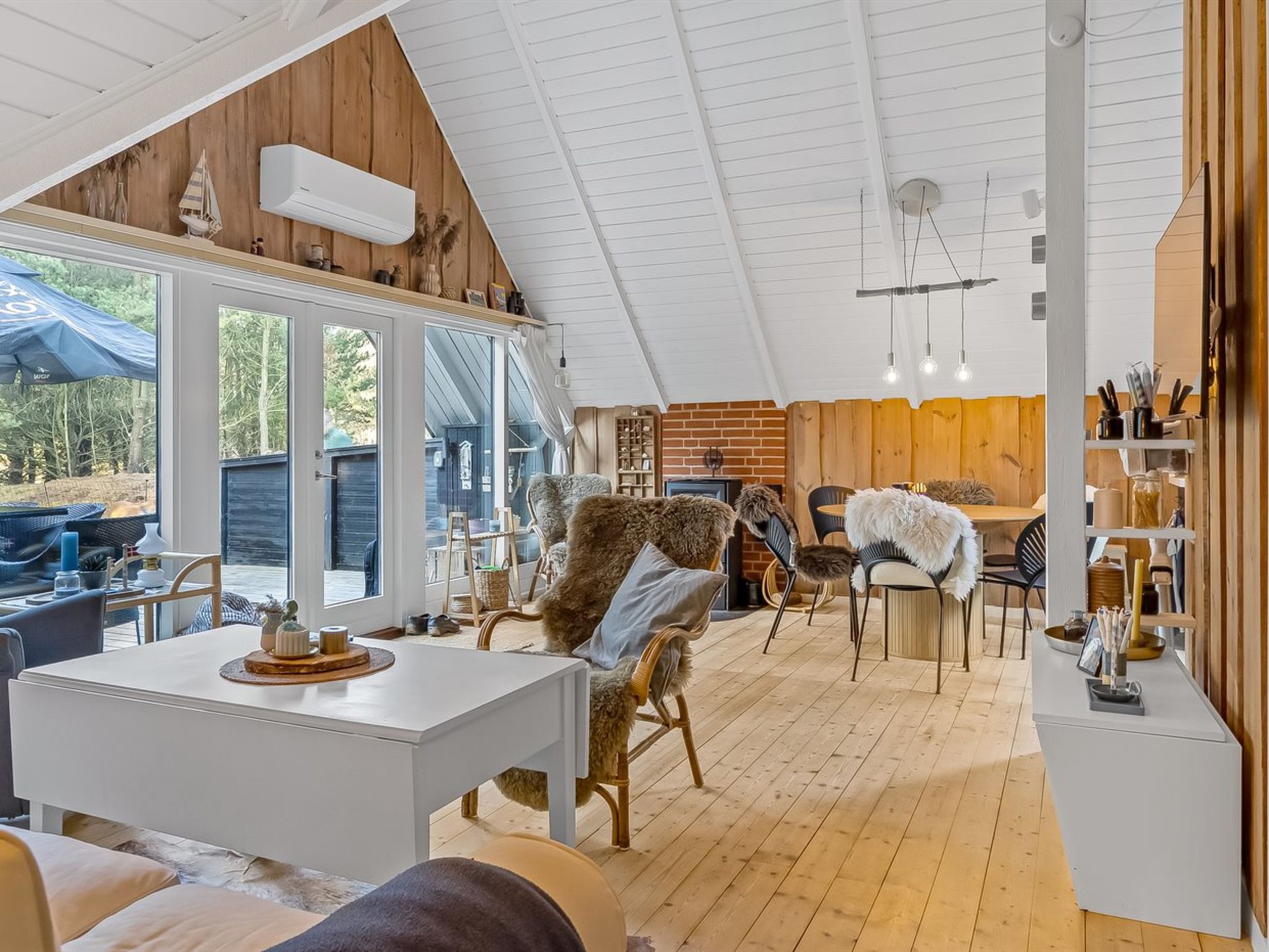 "Magga" - 3.2km from the sea - Binnen