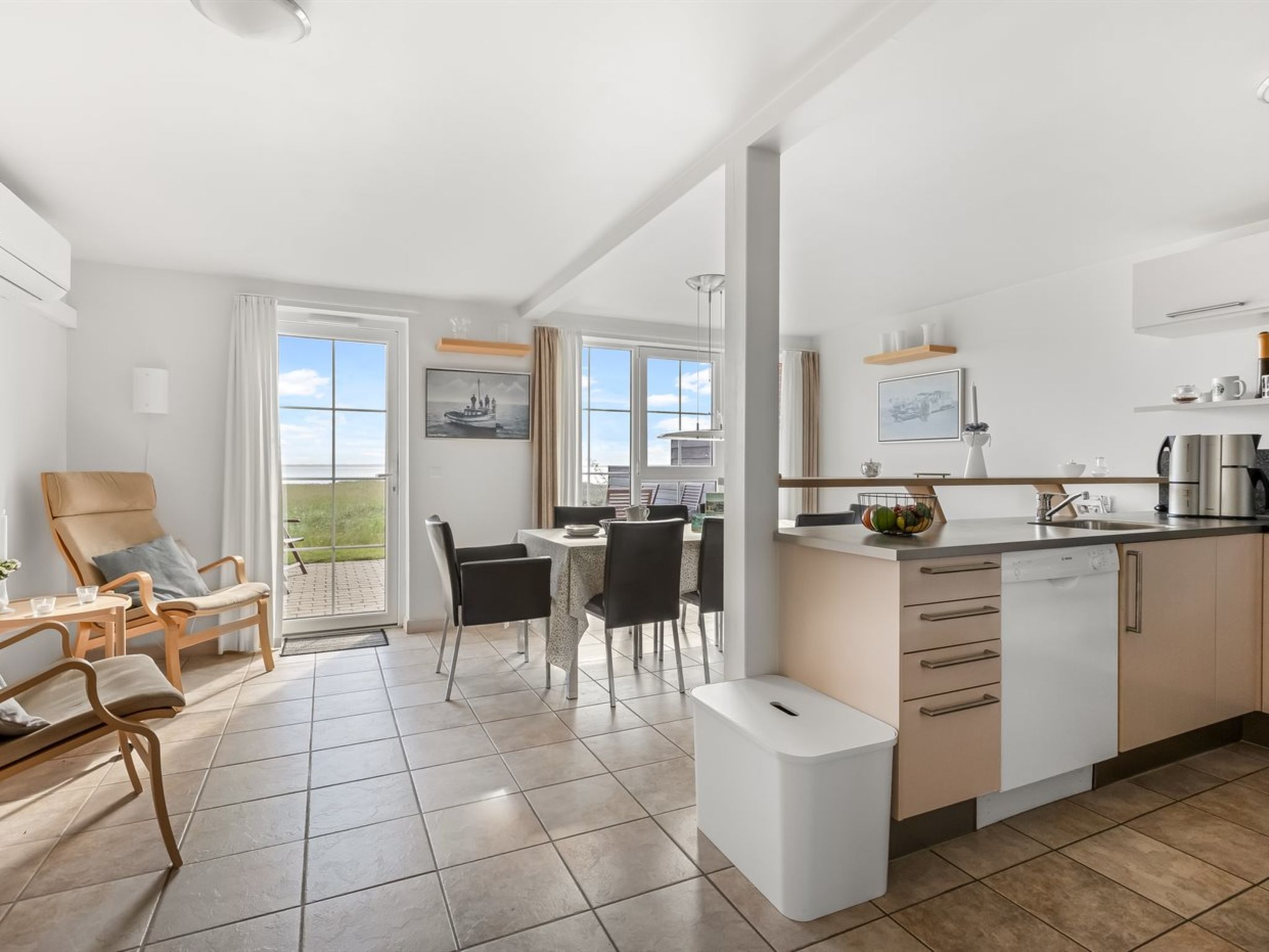 "Henrietta" - 3.5km from the sea - Binnen
