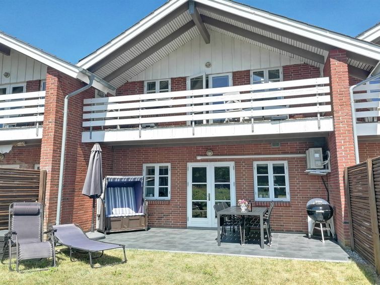 "Alfkil" - 2.3km from the sea", appartement 2-kamers 64 m2. Het objekt is geschikt voor 5 volwassenen. Woonkamer met TV, CD-speler, stereo-installatie en DVD. 1 kamer met 1 2-pers bed. 1 kamer met 1 b..