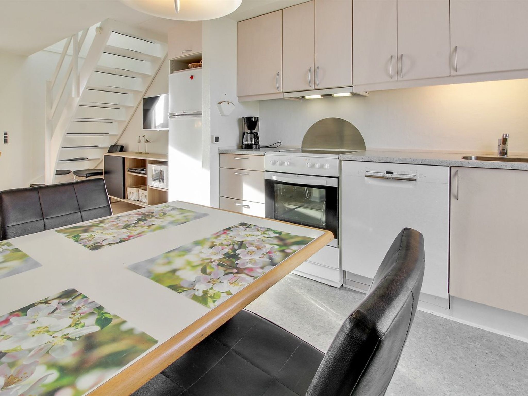 "Arabella" - 2.3km from the sea - Binnen