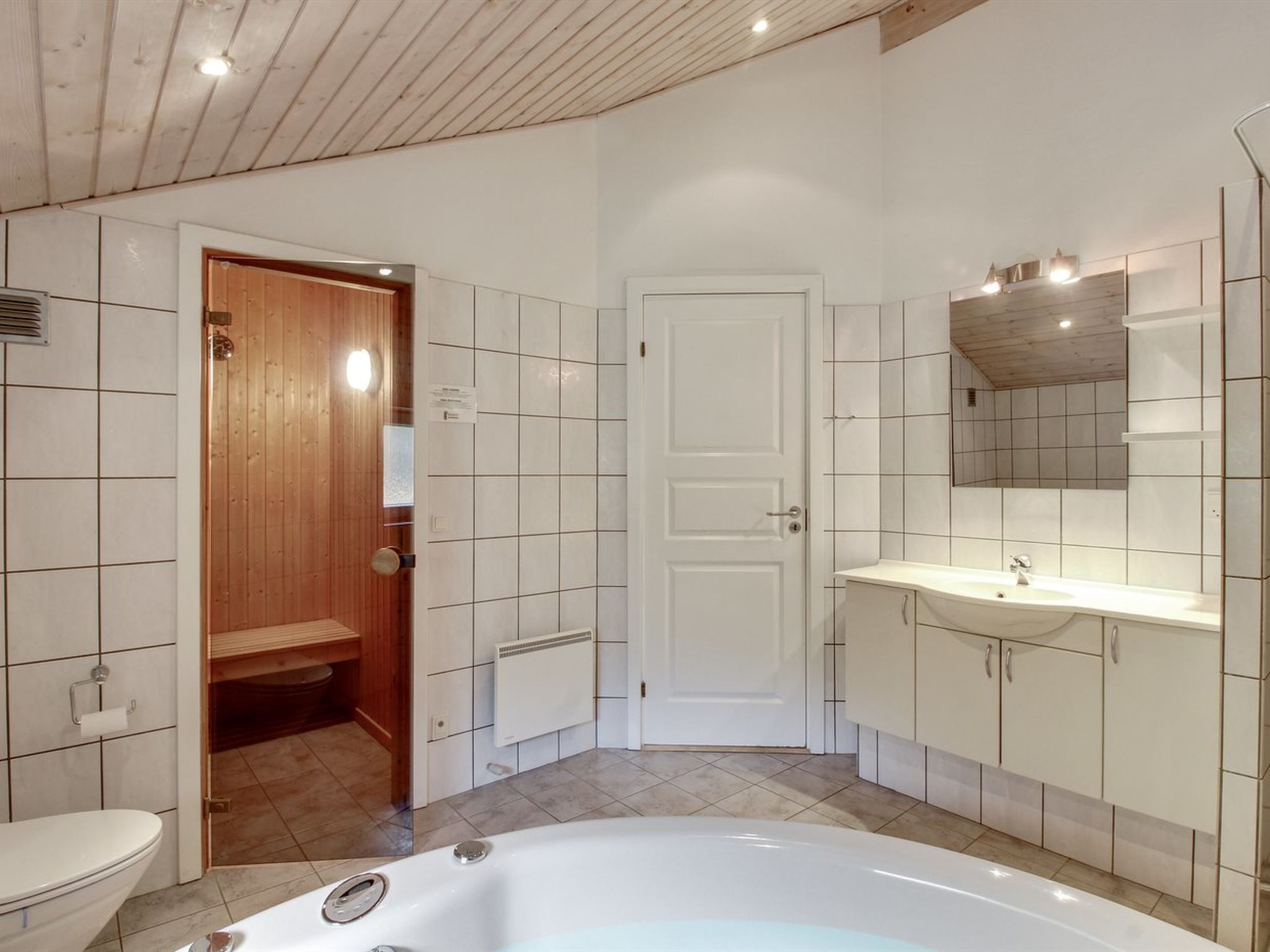 "Taisto" - 1.8km from the sea - Drinnen