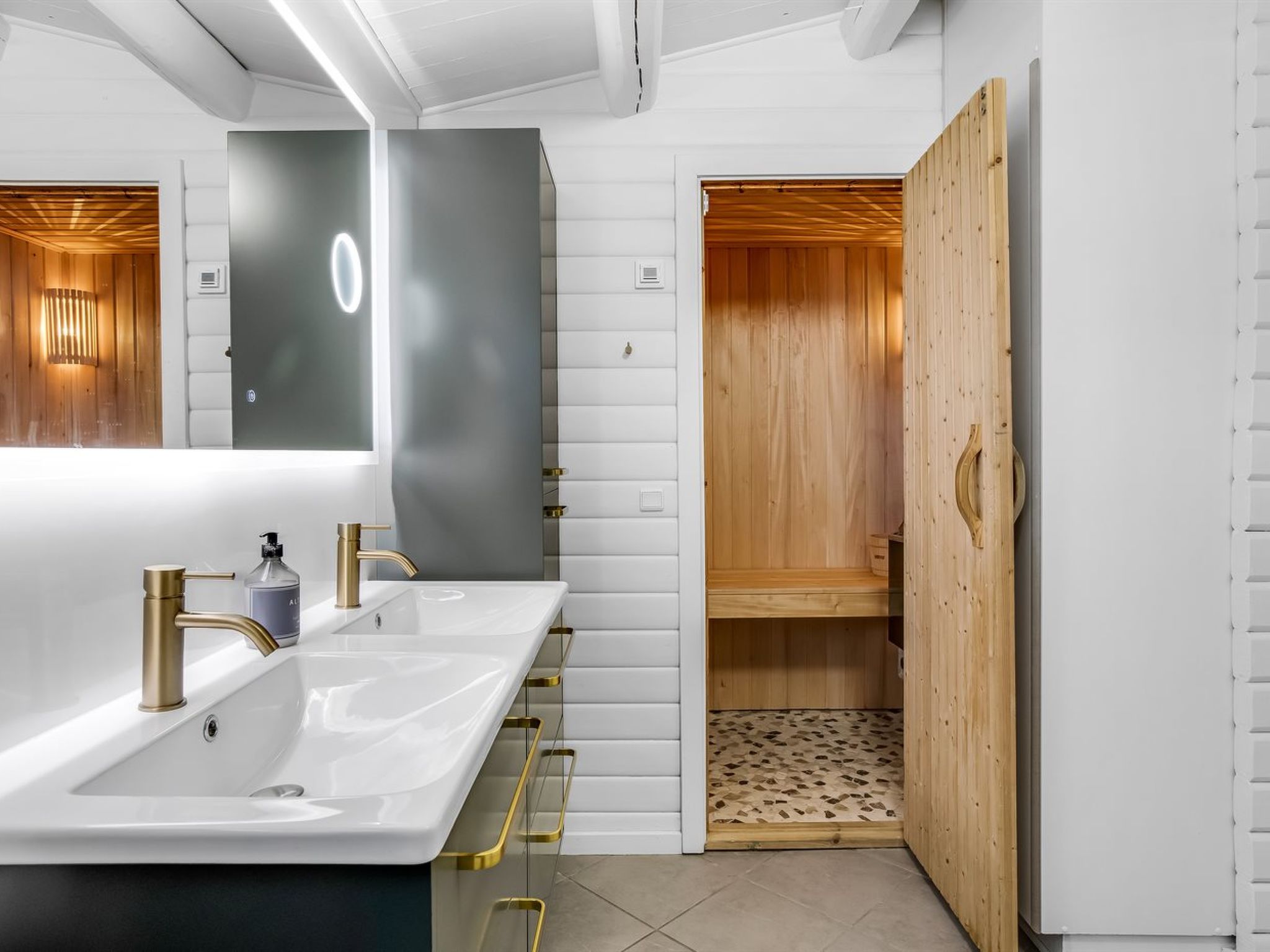 "Aika" - 500m from the sea - Drinnen