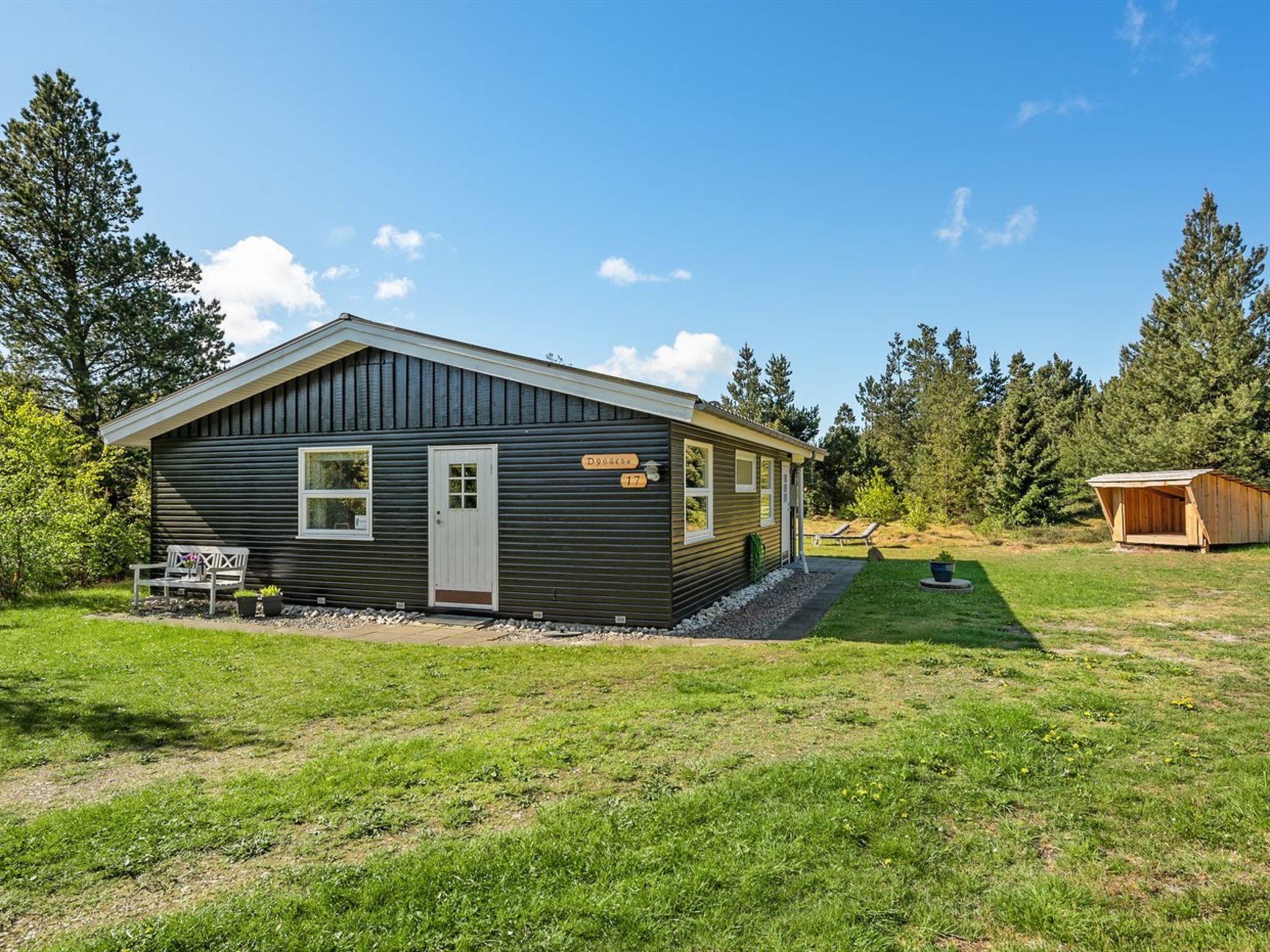 "Bogatin" - 1km from the sea-Buiten