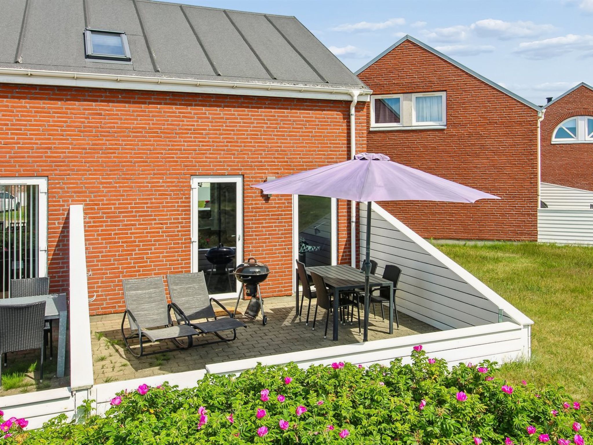 "Femja" - 2.3km from the sea", 2-Zimmer-Wohnung 73 m2. Objekt geeignet für 4 Erwachsene. Wohnzimmer mit TV, CD und Stereoanlage. 1 Zimmer mit 2 Betten. 1 Zimmer mit 2 Betten. Küche (4 Kochplatten, B..