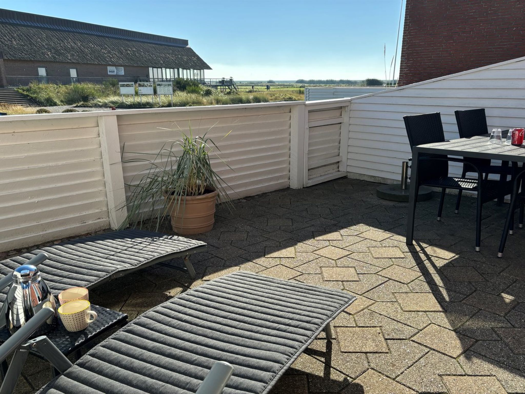 "Bosse" - 2.3km from the sea", 2-Zimmer-Wohnung 73 m2. Objekt geeignet für 4 Erwachsene. Wohnzimmer mit TV, Radio, CD und DVD. Küche (4 Kochplatten, Backofen, Geschirrspüler, Mikrowelle, Tiefkühle..