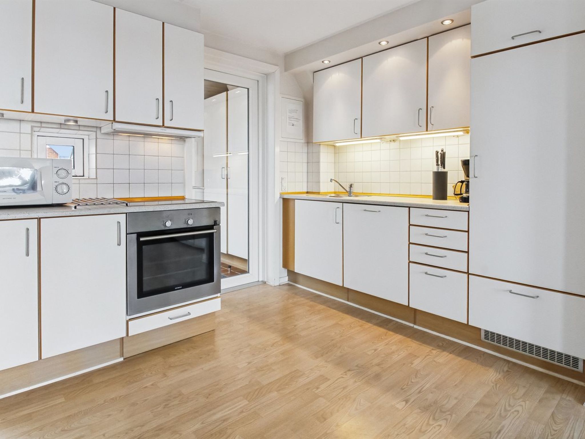 "Aappo" - 2.3km from the sea - Inside