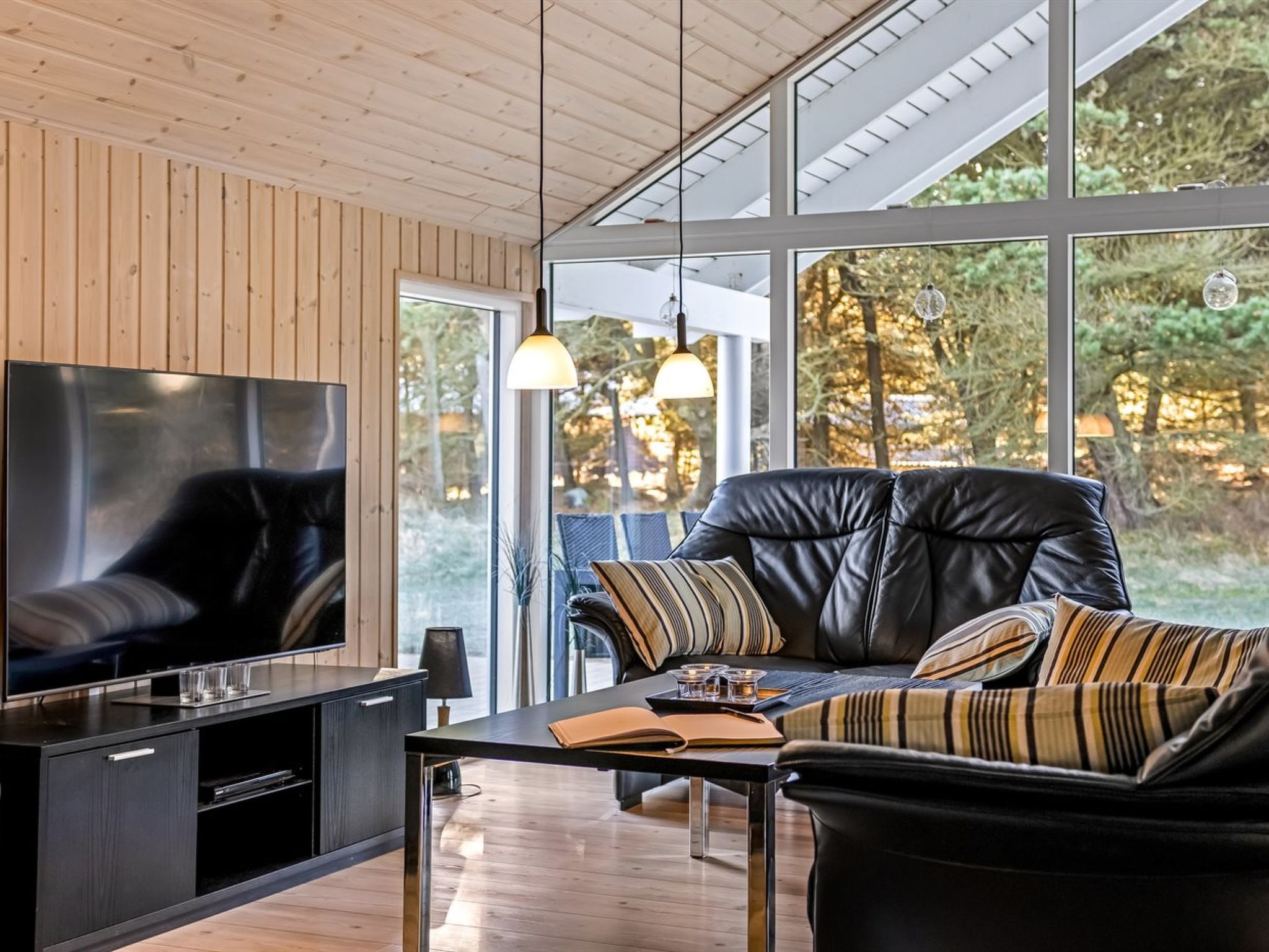 "Krum" - 4.5km from the sea — Living Room (5 of 27)