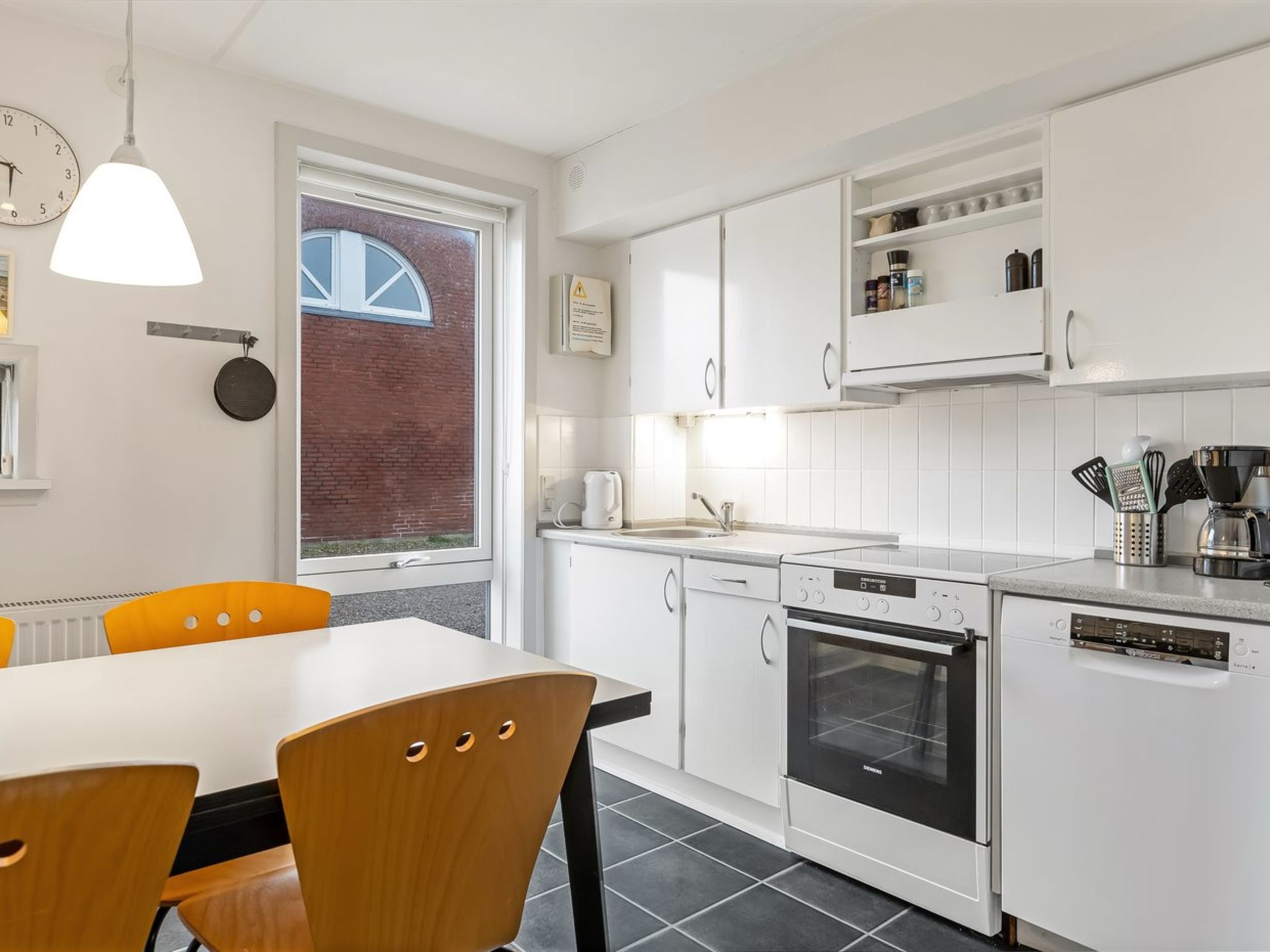 "Edly" - 2.3km from the sea - Inside