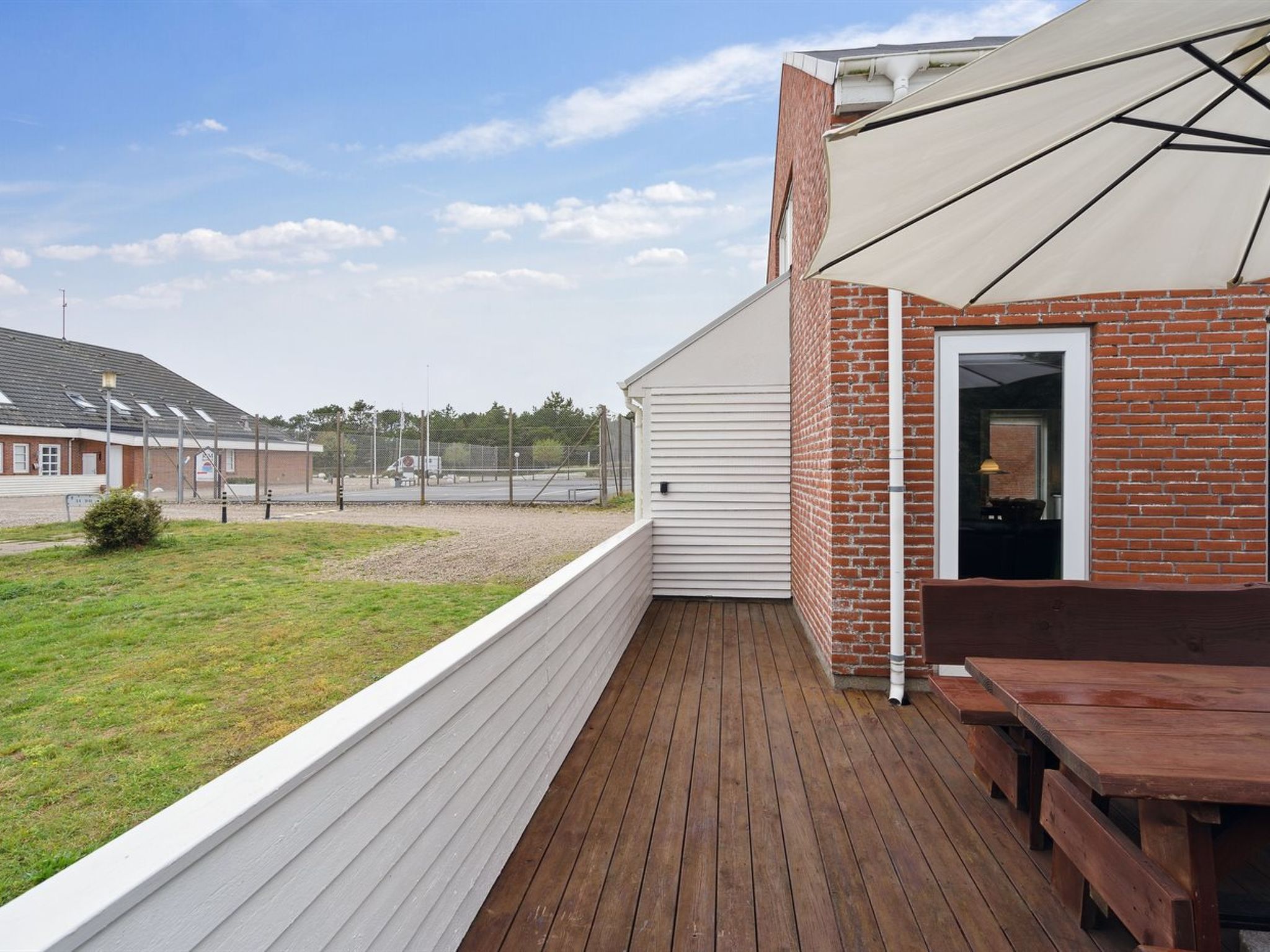 "Edly" - 2.3km from the sea - Outside