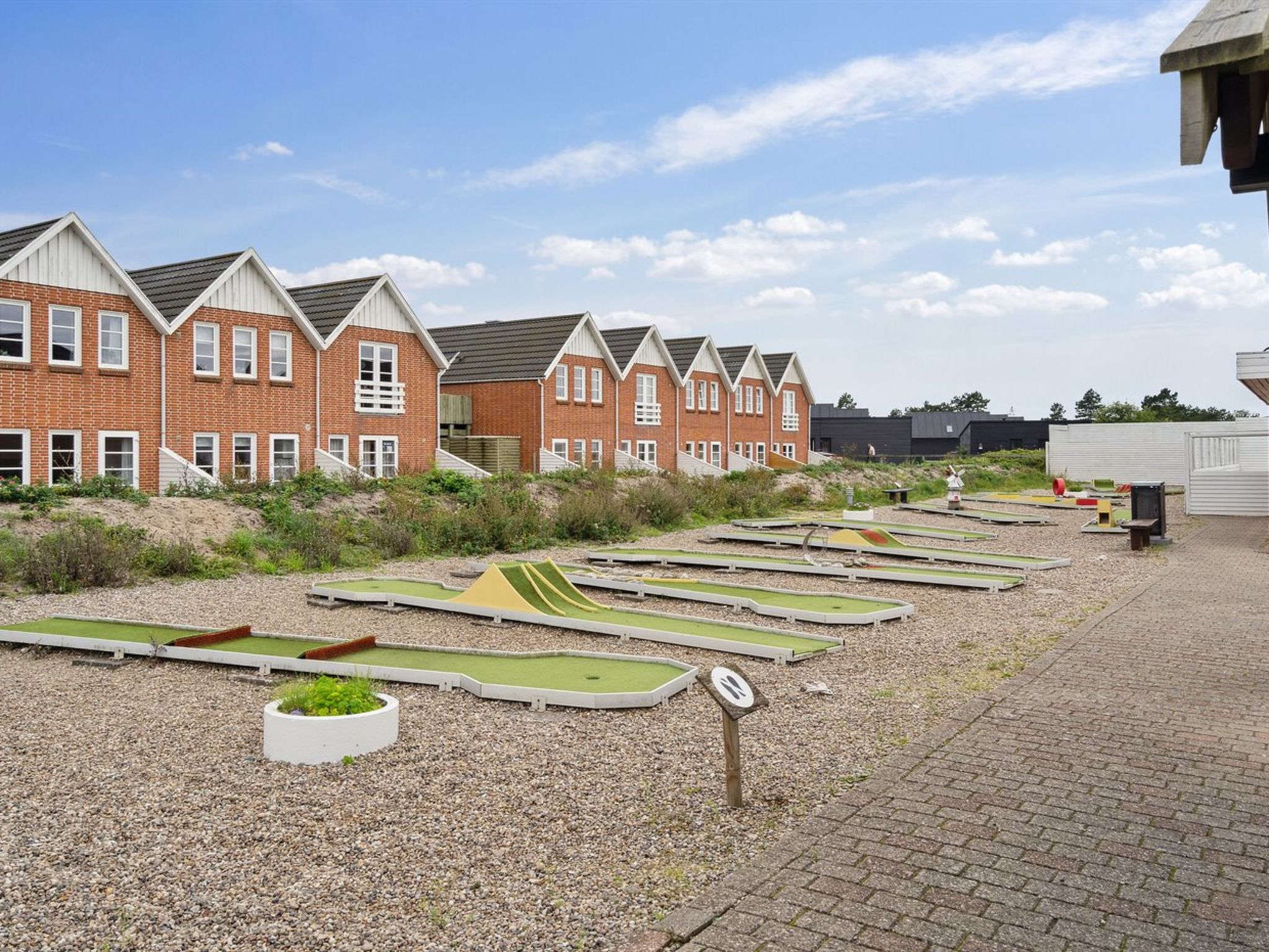 "Edly" - 2.3km from the sea - Outside
