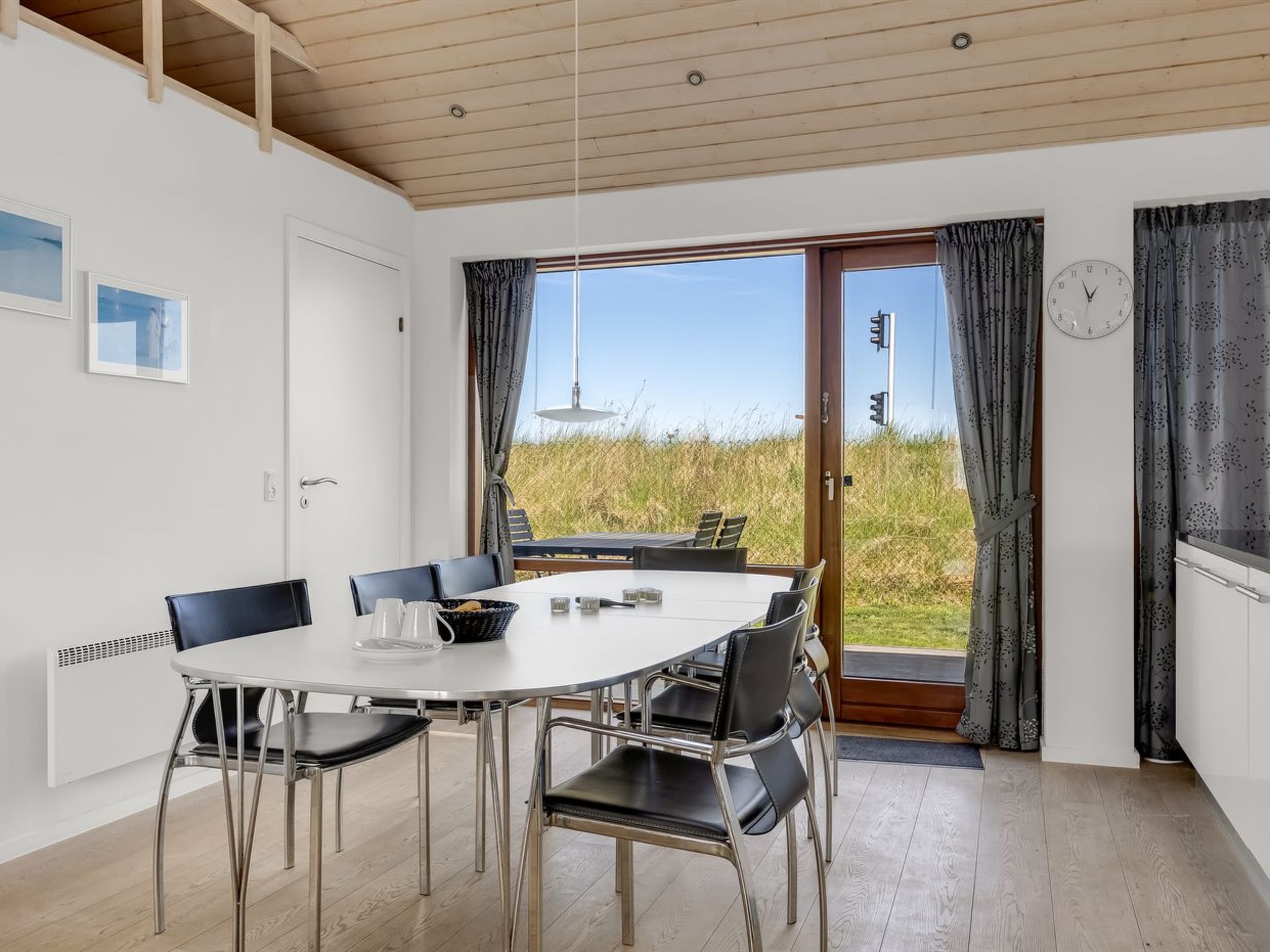 "Elinora" - 100m from the sea-Binnen