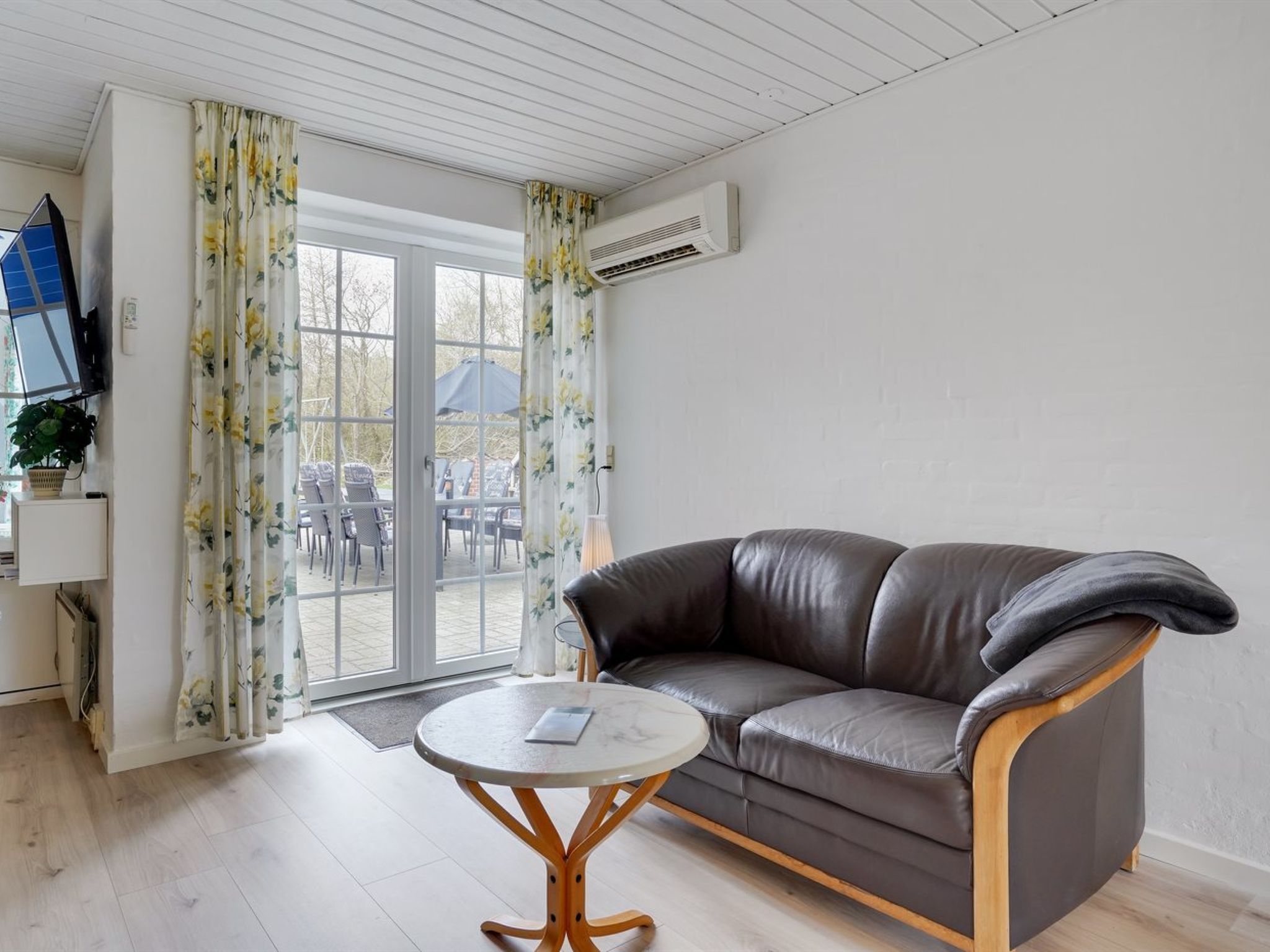 "Ferhat" - 2.9km from the sea - Binnen