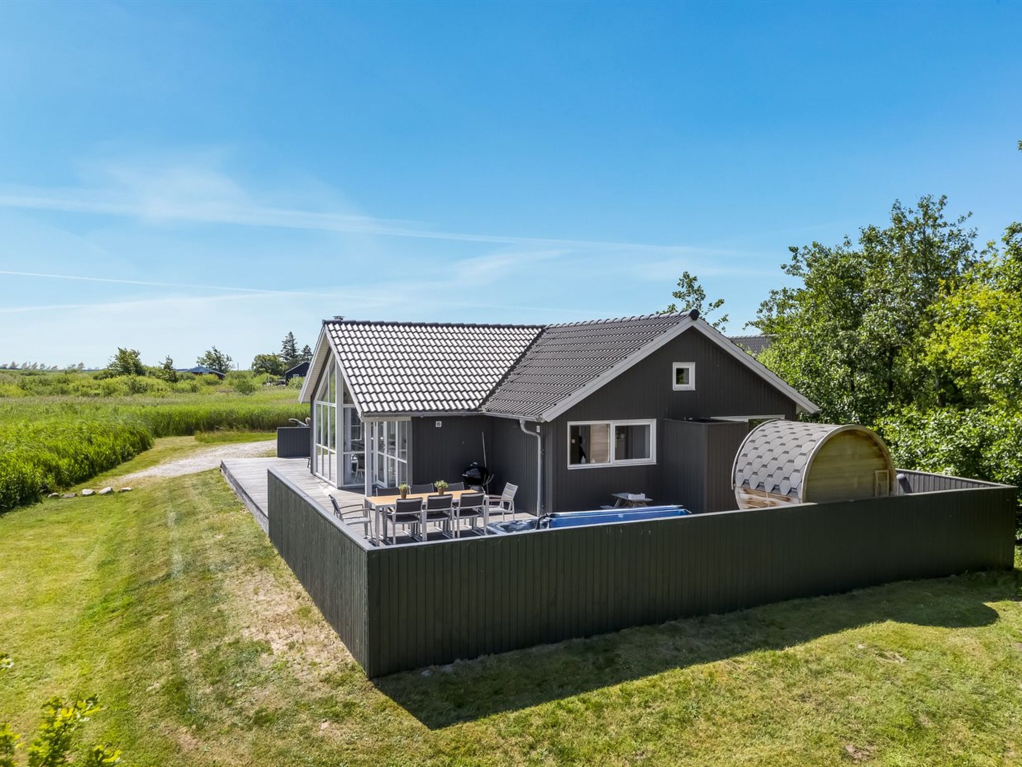 "Jonna" - 700m from the sea - Buiten