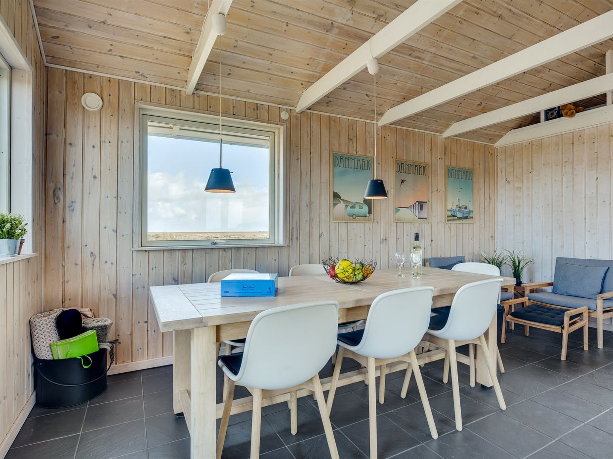 "Felicitas" - 750m from the sea", huis 2-kamers 40 m2. Het objekt is geschikt voor 6 volwassenen. Woonkamer met 1 2-pers bed, TV en radio. Open galerij, 1 kamer met 1 2-pers bed en 3 slaapplaatsen. Ke..