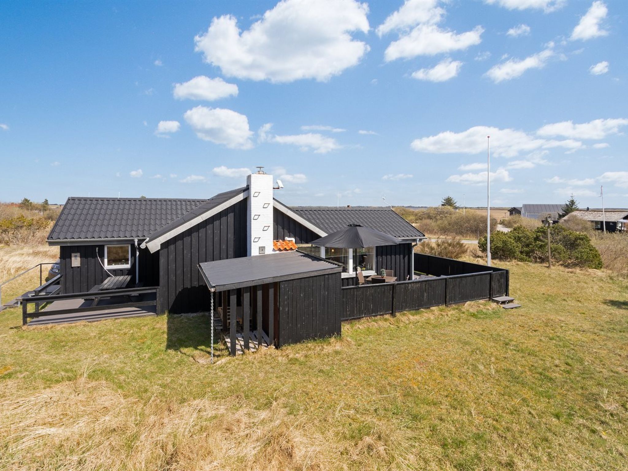 "Elmine" - 700m from the sea - Buiten
