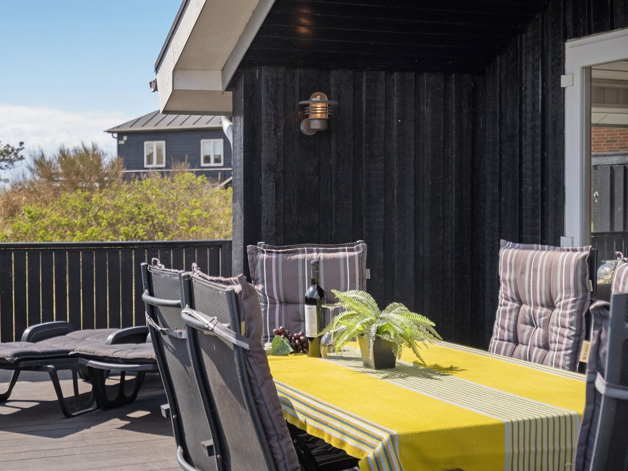 "Elmine" - 700m from the sea - Buiten