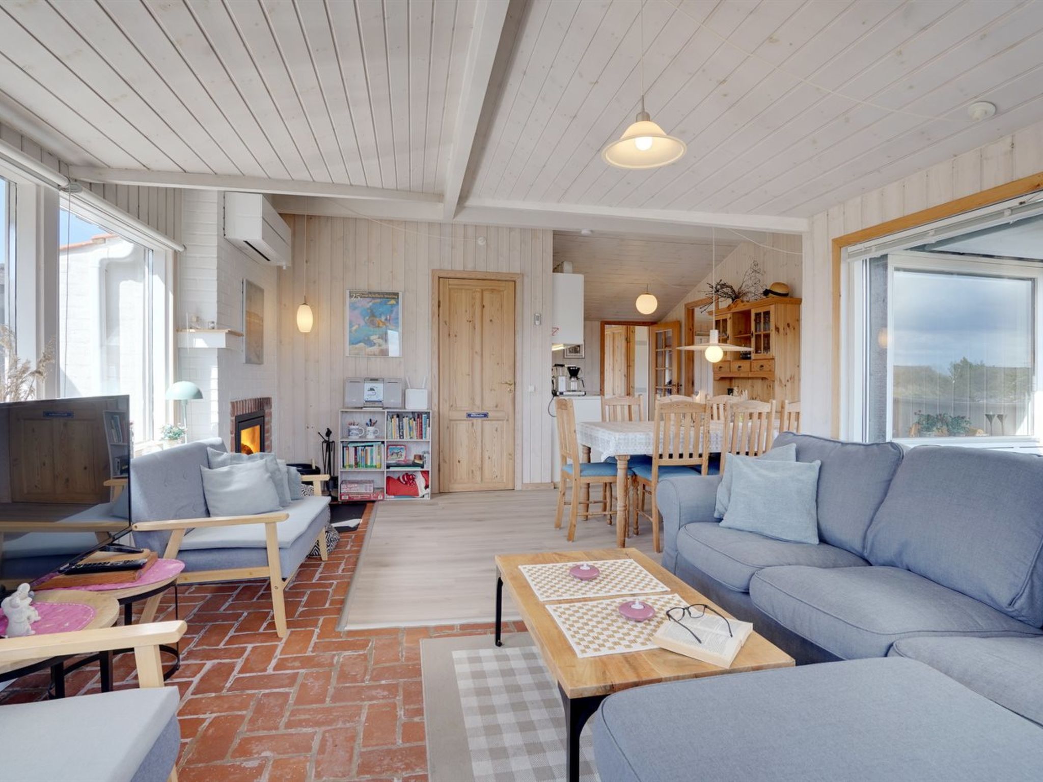 "Elmine" - 700m from the sea - Binnen