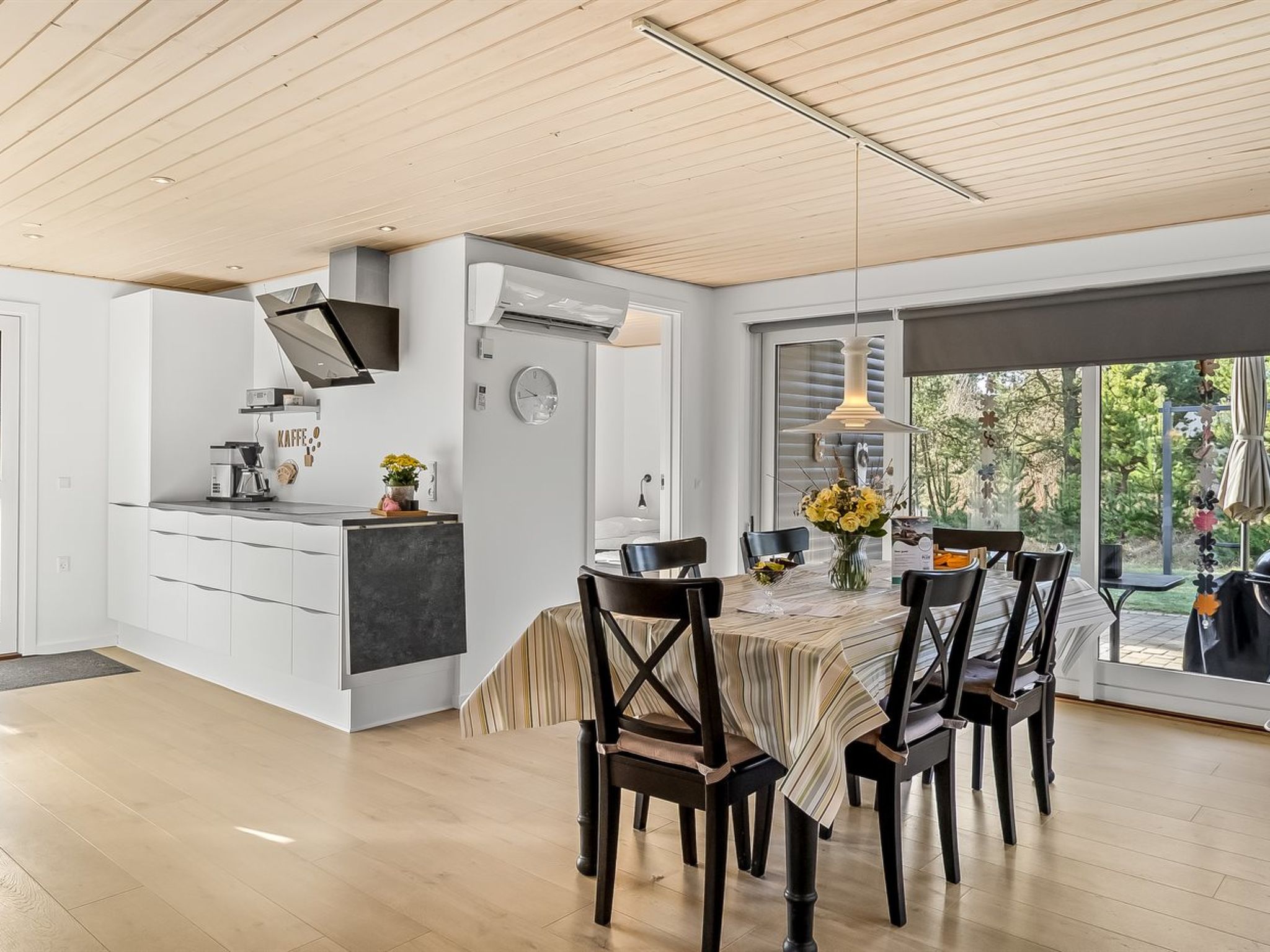 "Bjarka" - 2.9km from the sea - Binnen
