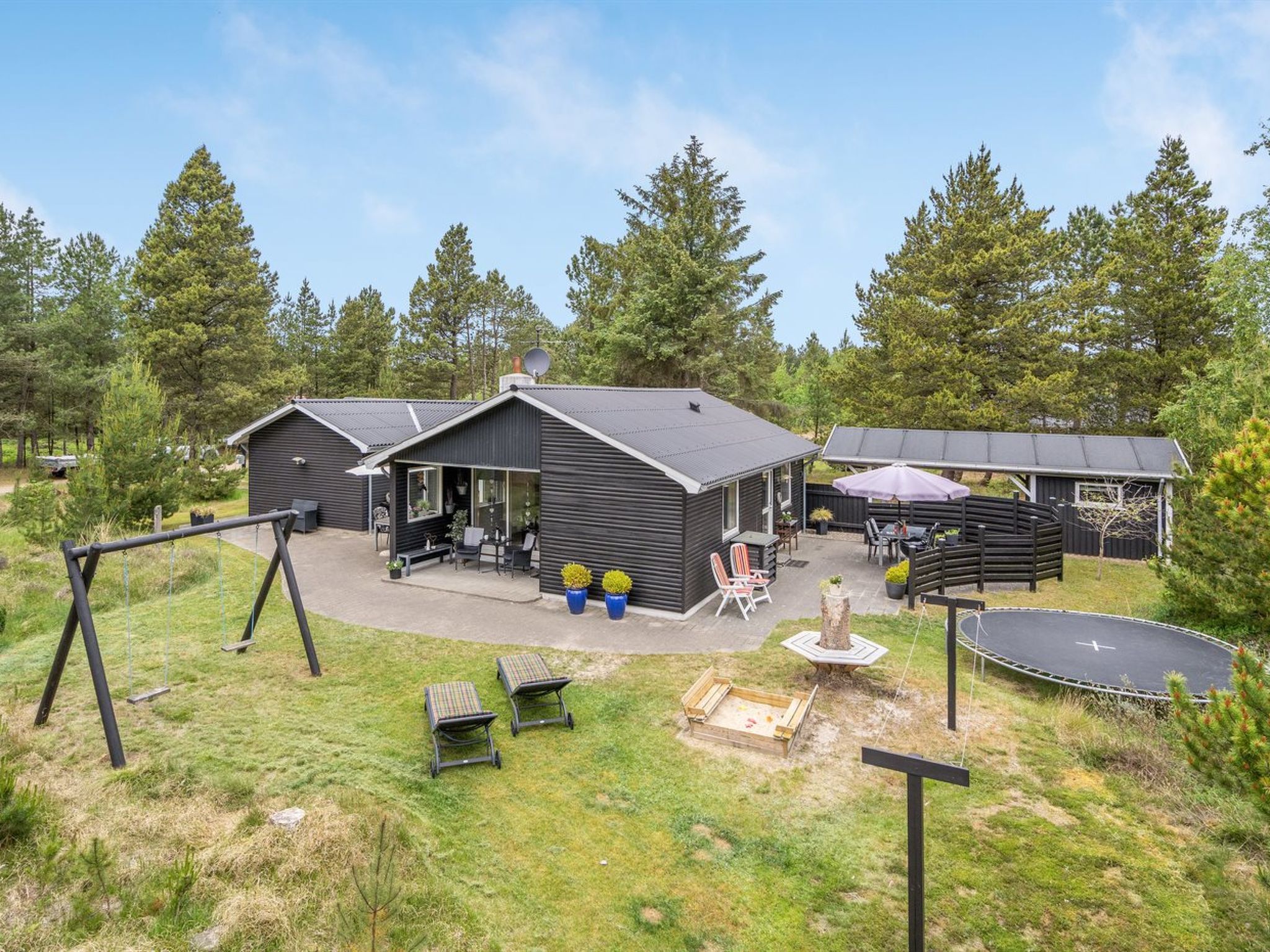 "Bjarka" - 2.9km from the sea