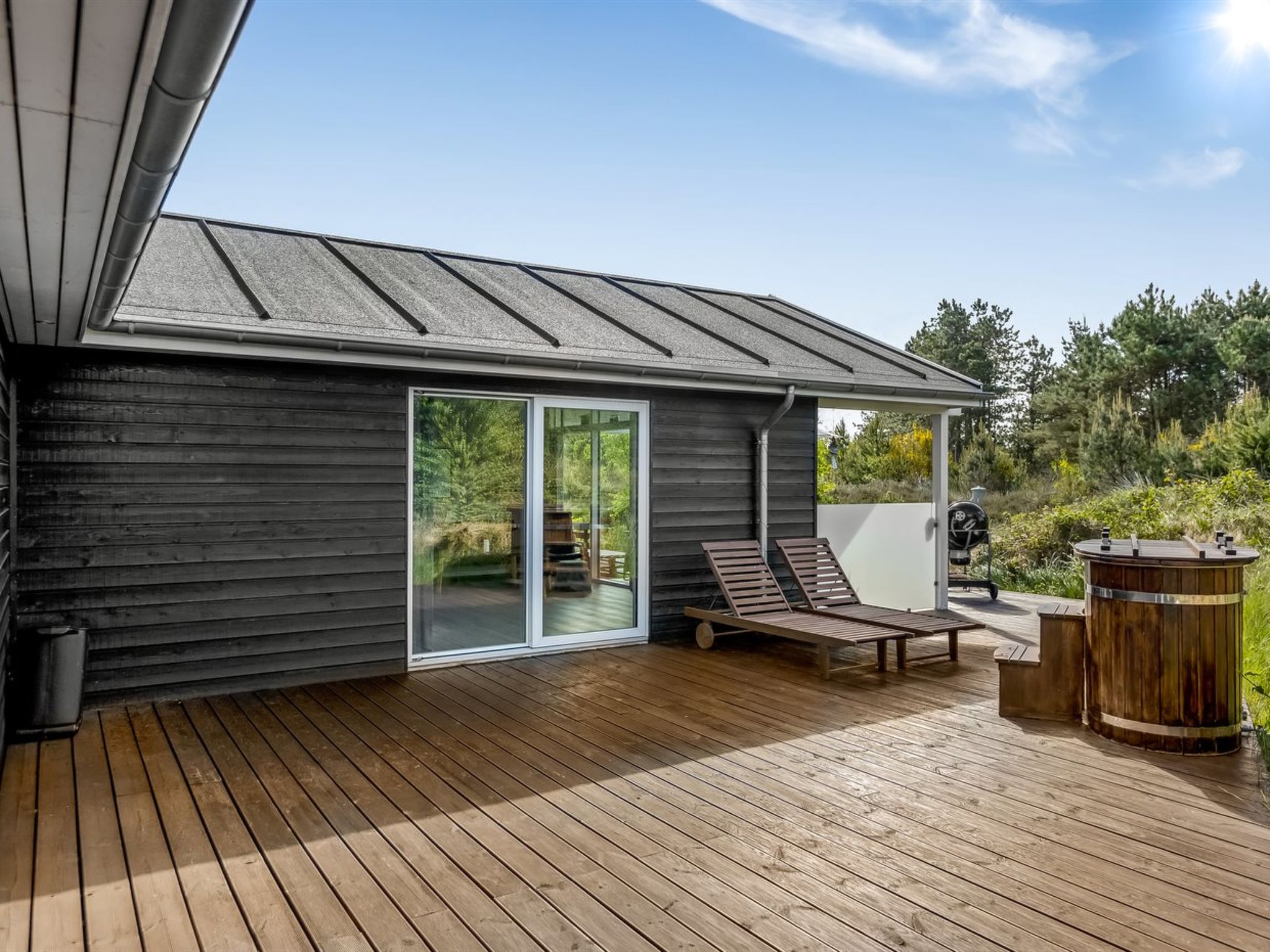 "Minke" - 2.2km from the sea - Outside