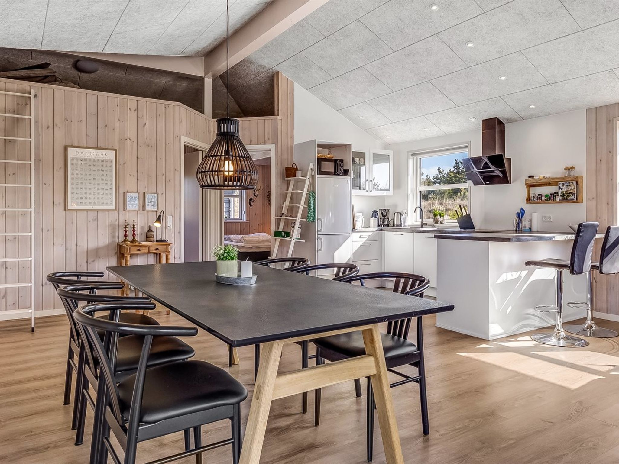 "Minke" - 2.2km from the sea - Inside