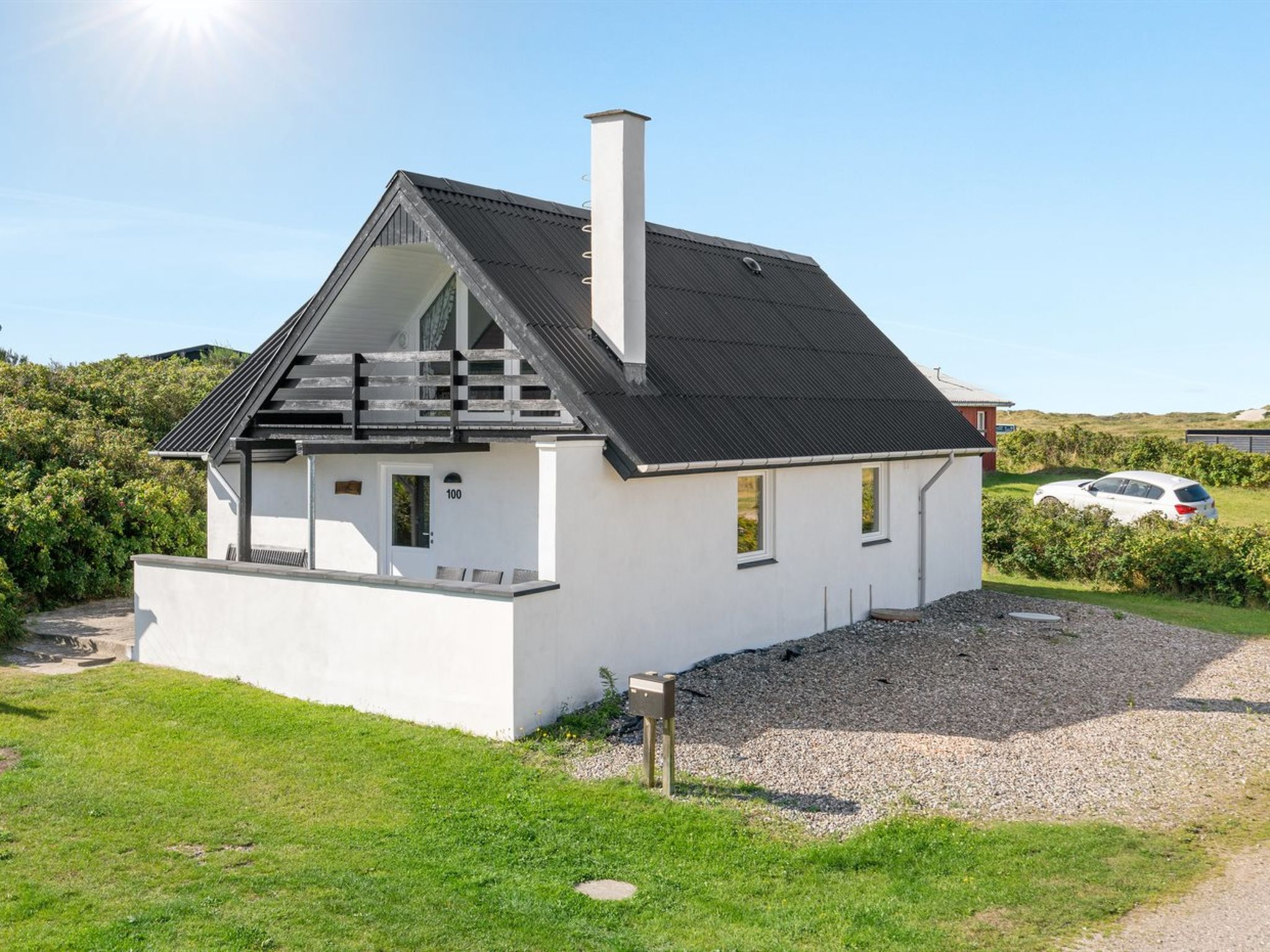 "Aleksandar" - 500m from the sea", huis 3-kamers 94 m2. Het objekt is geschikt voor 6 volwassenen. Woonkamer met TV, radio en DVD. Keuken (oven, afwasmachine, 4 keramische glas kookplaten, magnetron, ..