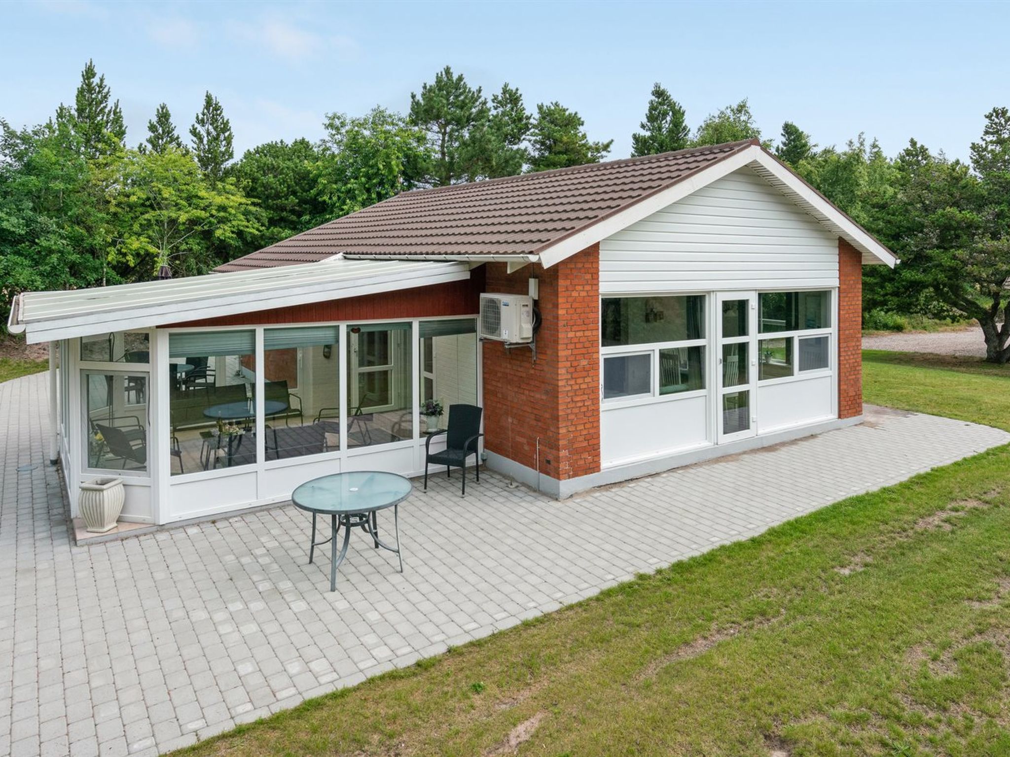 "Gwen" - 2.7km from the sea-Draußen