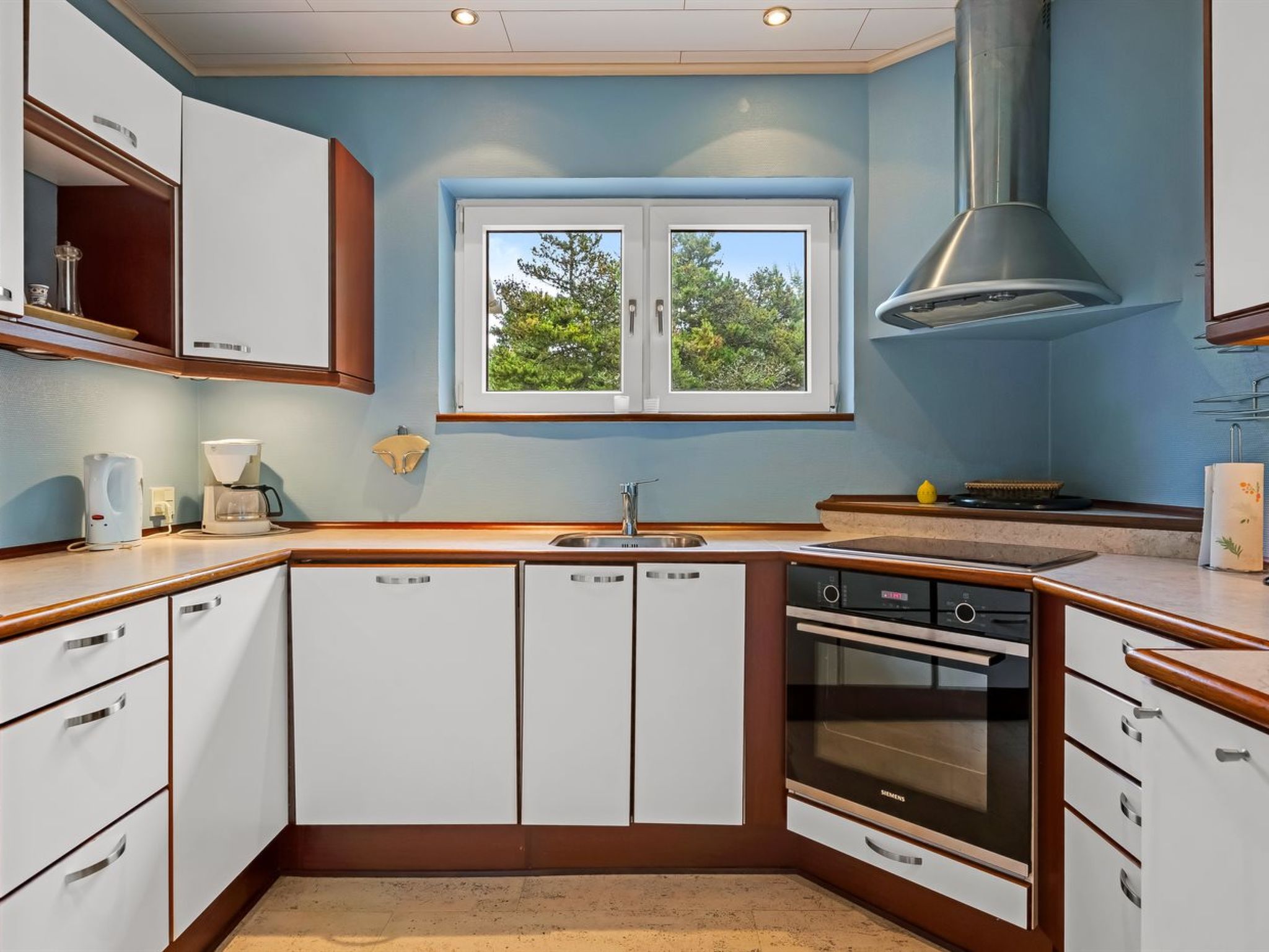 "Gwen" - 2.7km from the sea-Drinnen