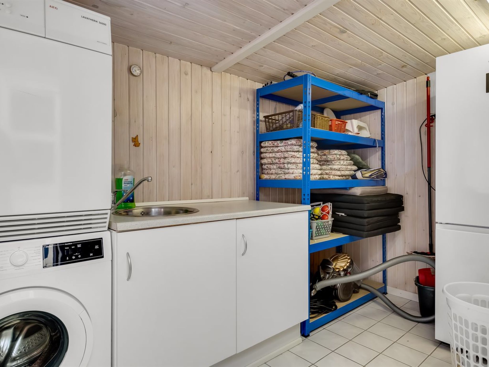 "Gwen" - 2.7km from the sea-Drinnen