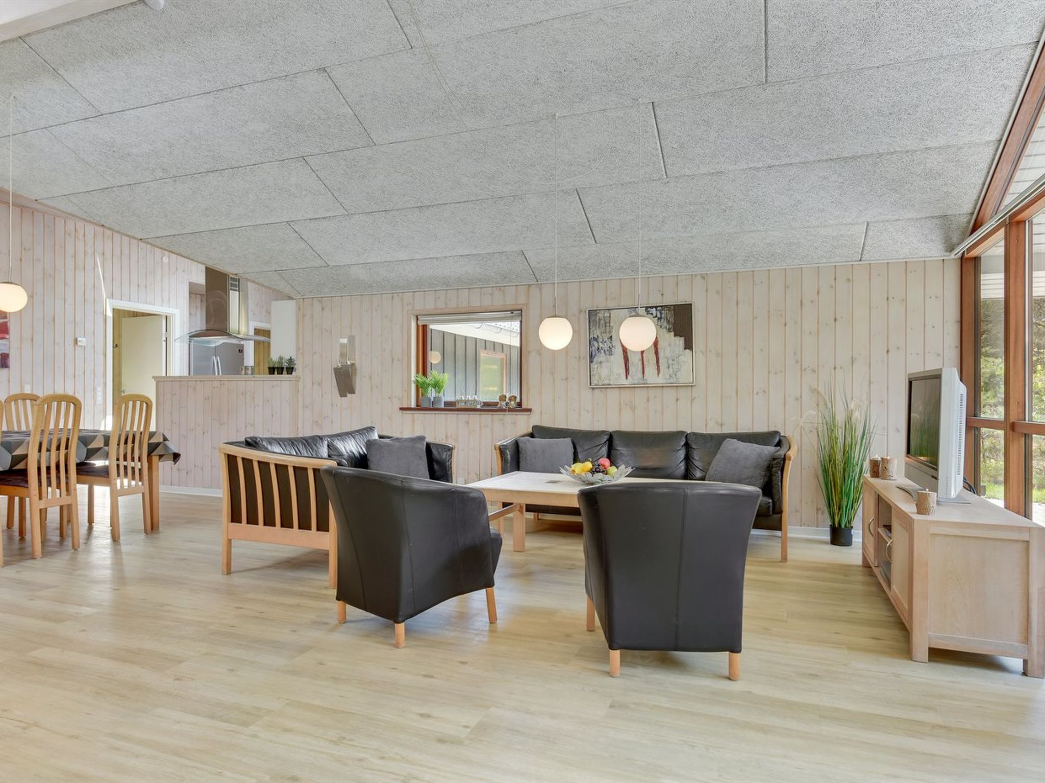 "Jonas" - 2.4km from the sea - Binnen