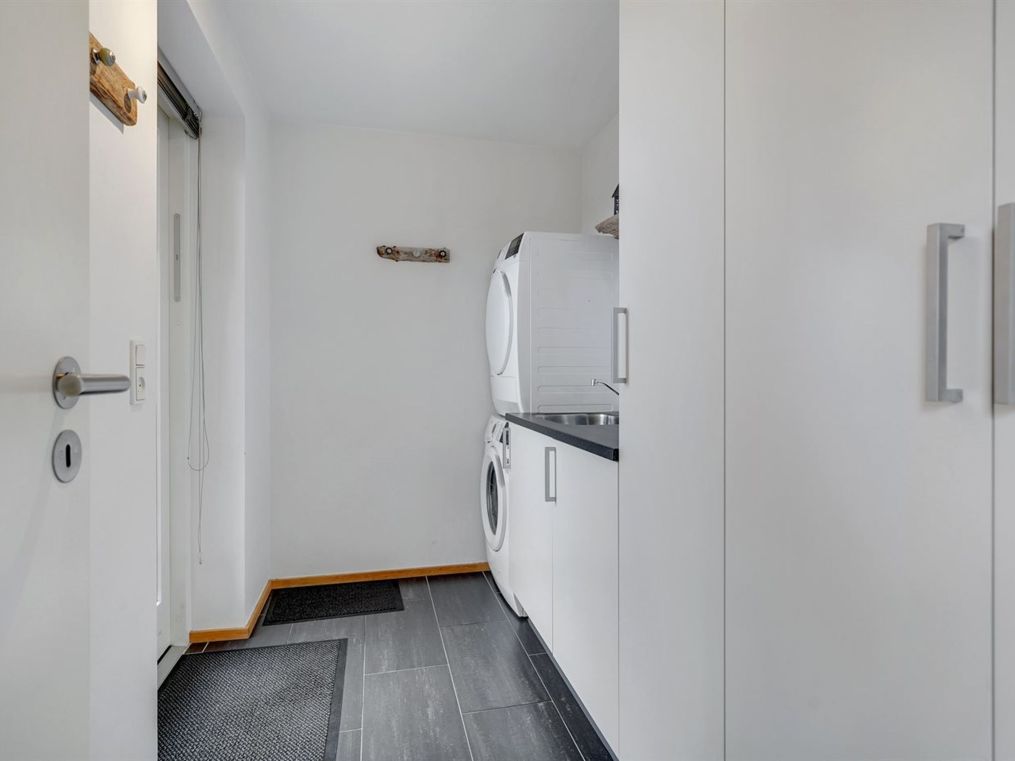 "Pirkko" - 100m from the sea - Binnen