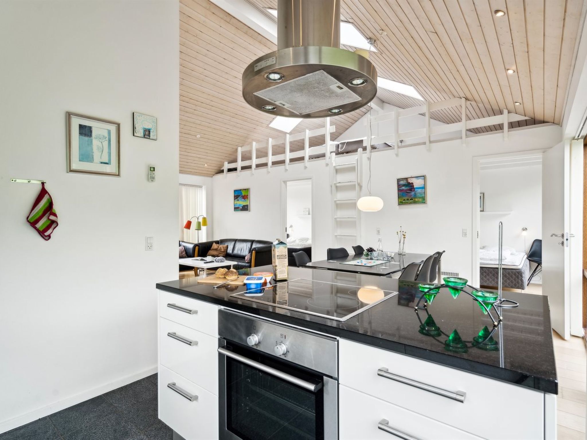 "Elara" - 200m from the sea