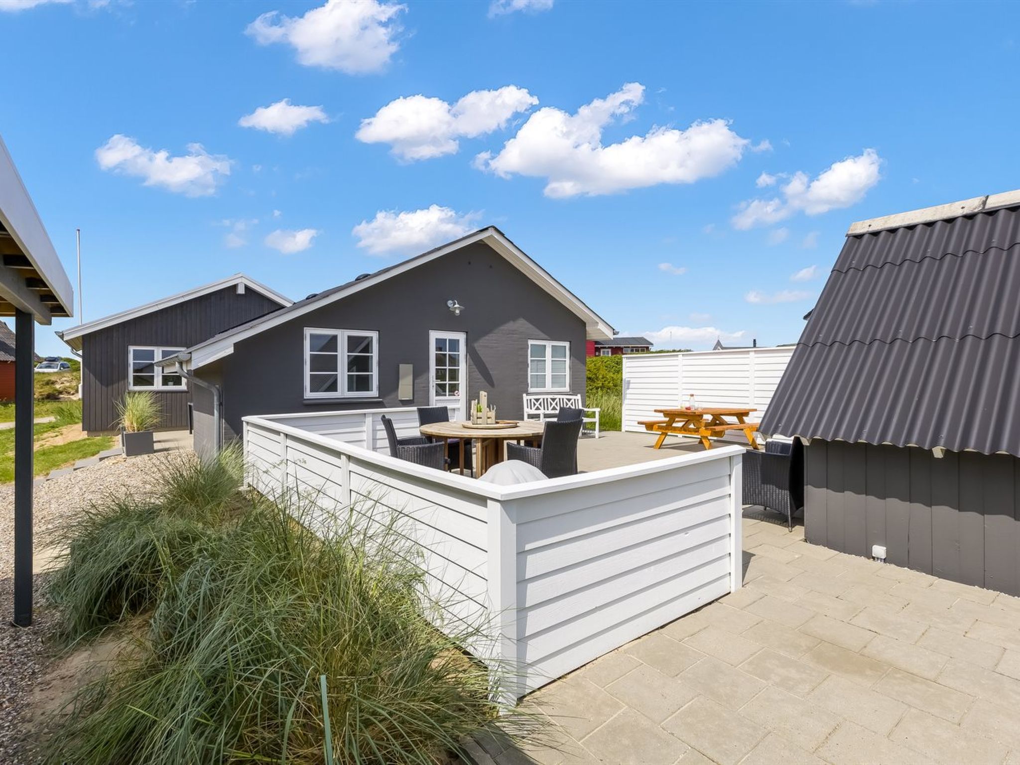 "Mikka" - 450m from the sea - Buiten