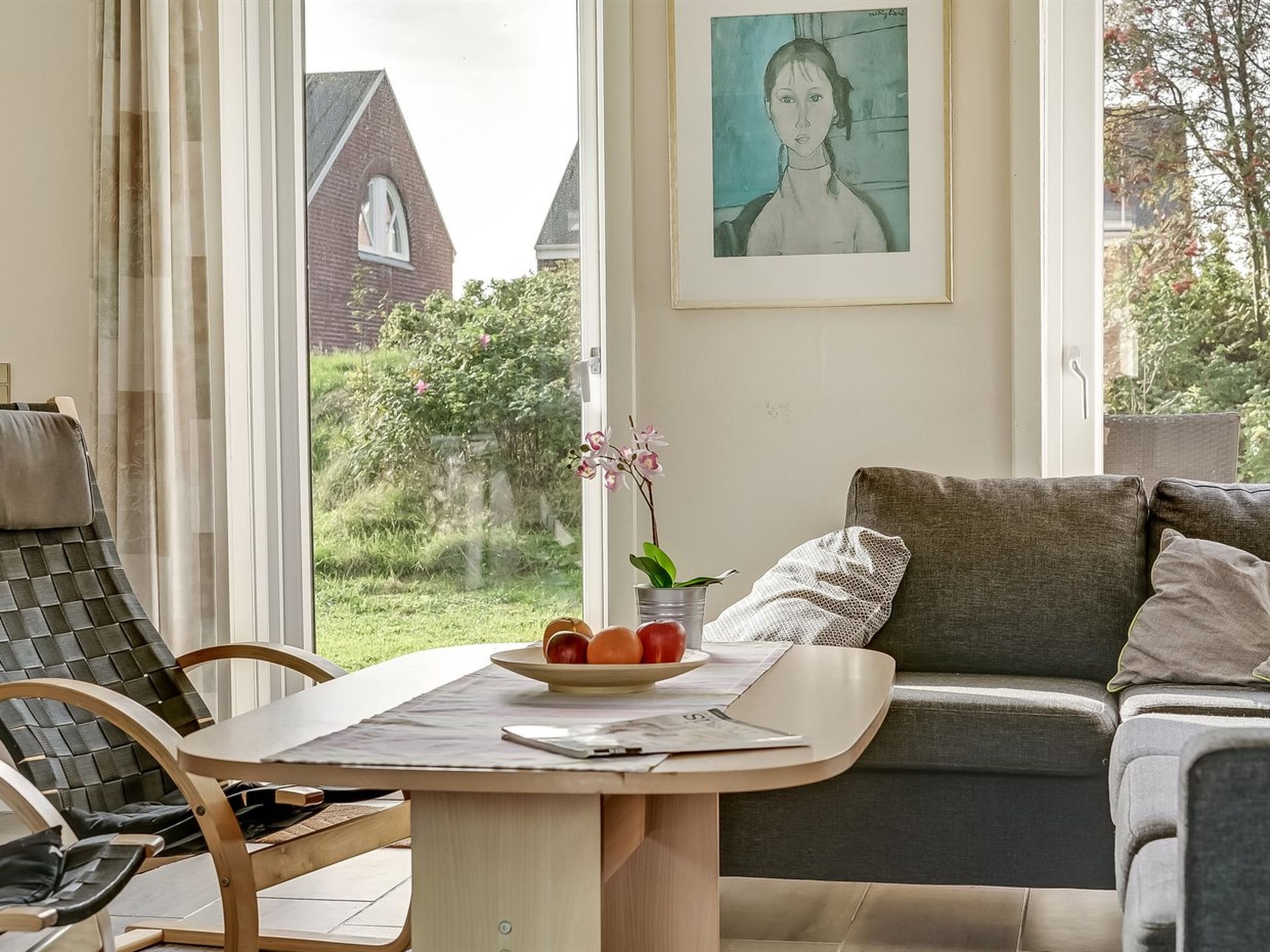 "Palni" - 2.3km from the sea", 3-Zimmer-Wohnung 73 m2. Objekt geeignet für 6 Erwachsene. Wohnzimmer mit TV, Radio, CD, Stereoanlage und DVD. 1 Zimmer mit 1 x 2 Etagenbetten. Küche (Backofen, Geschir..