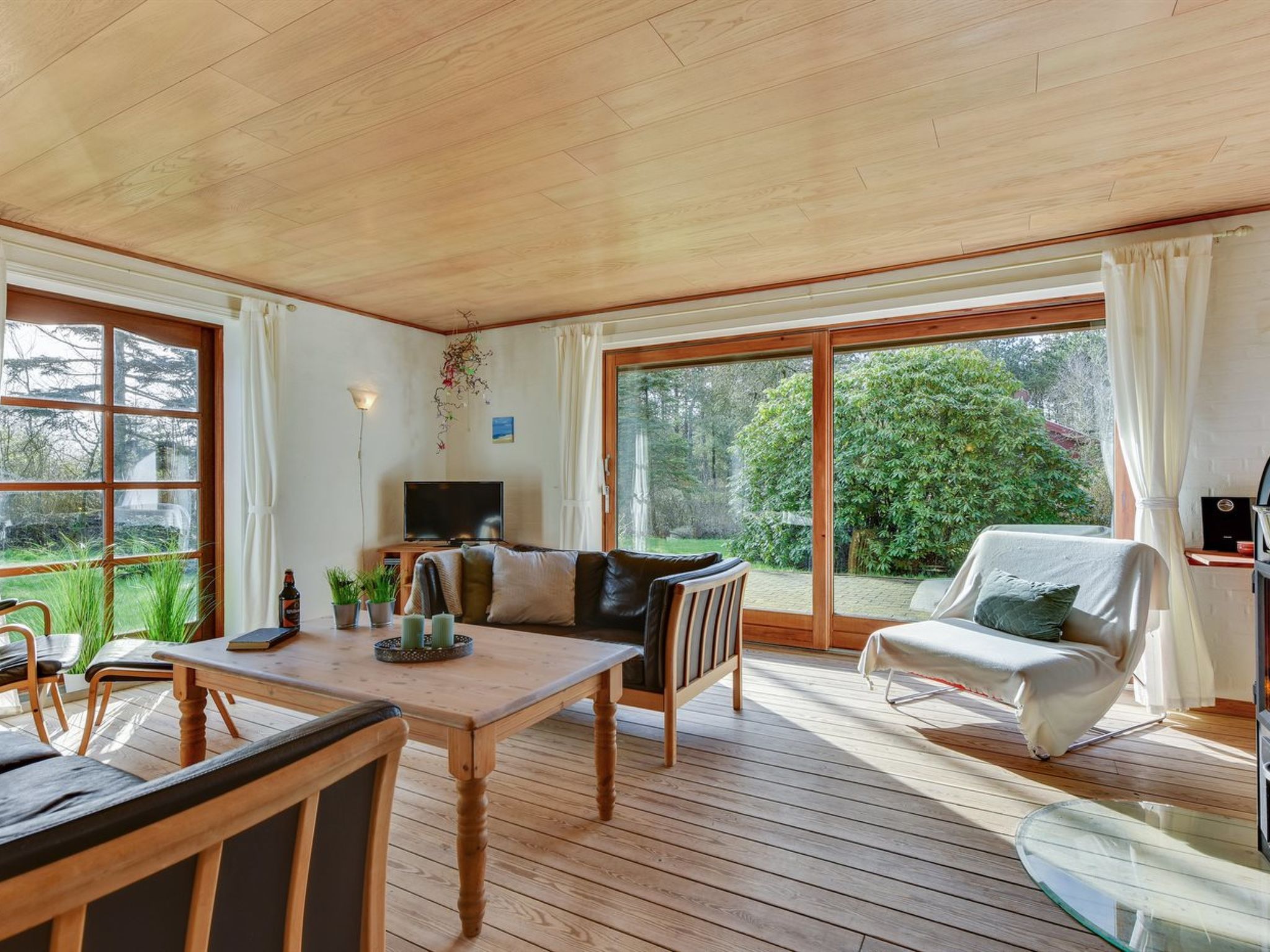 "Iiro" - 2.5km from the sea - Binnen
