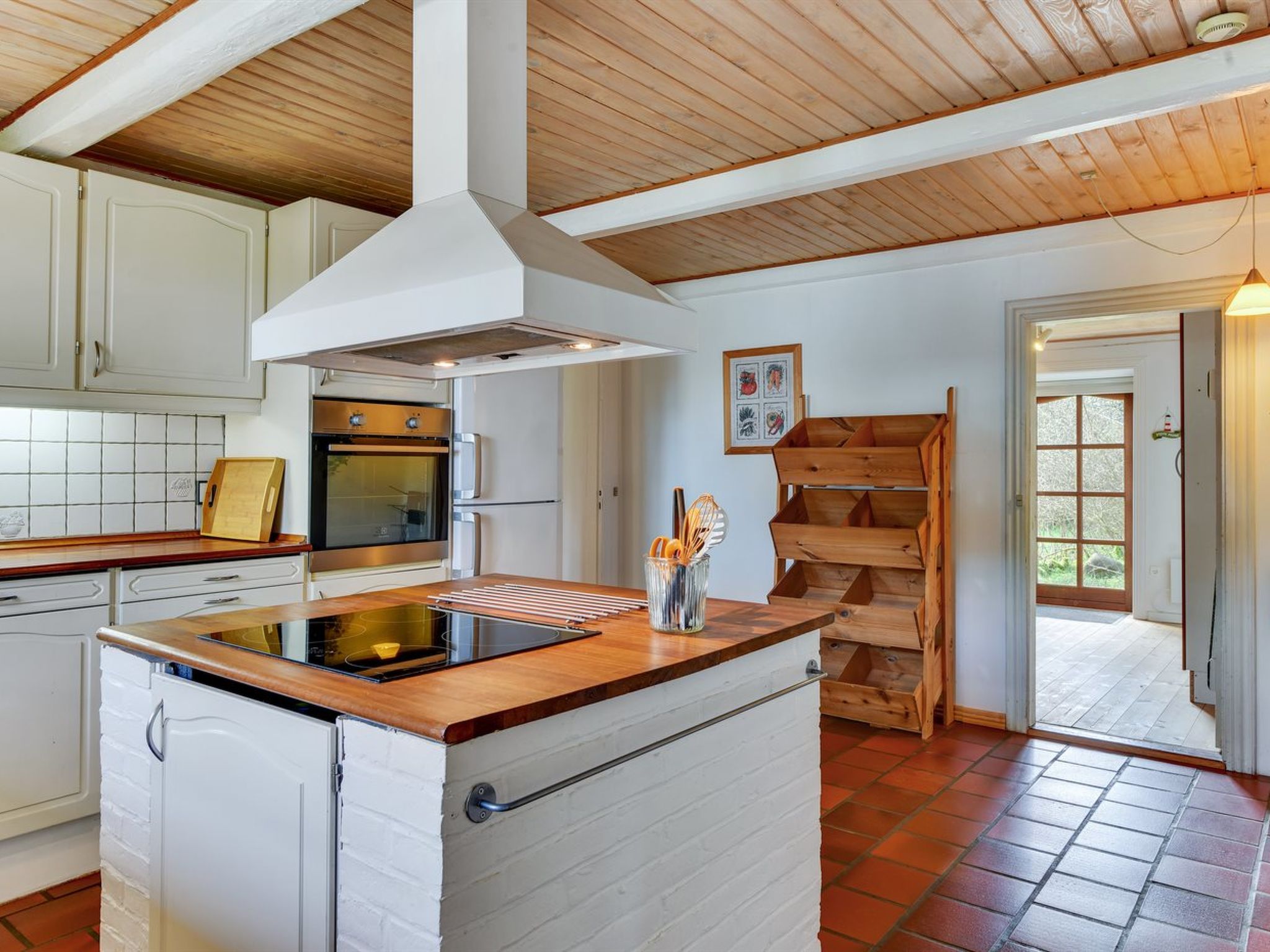 "Iiro" - 2.5km from the sea - Binnen