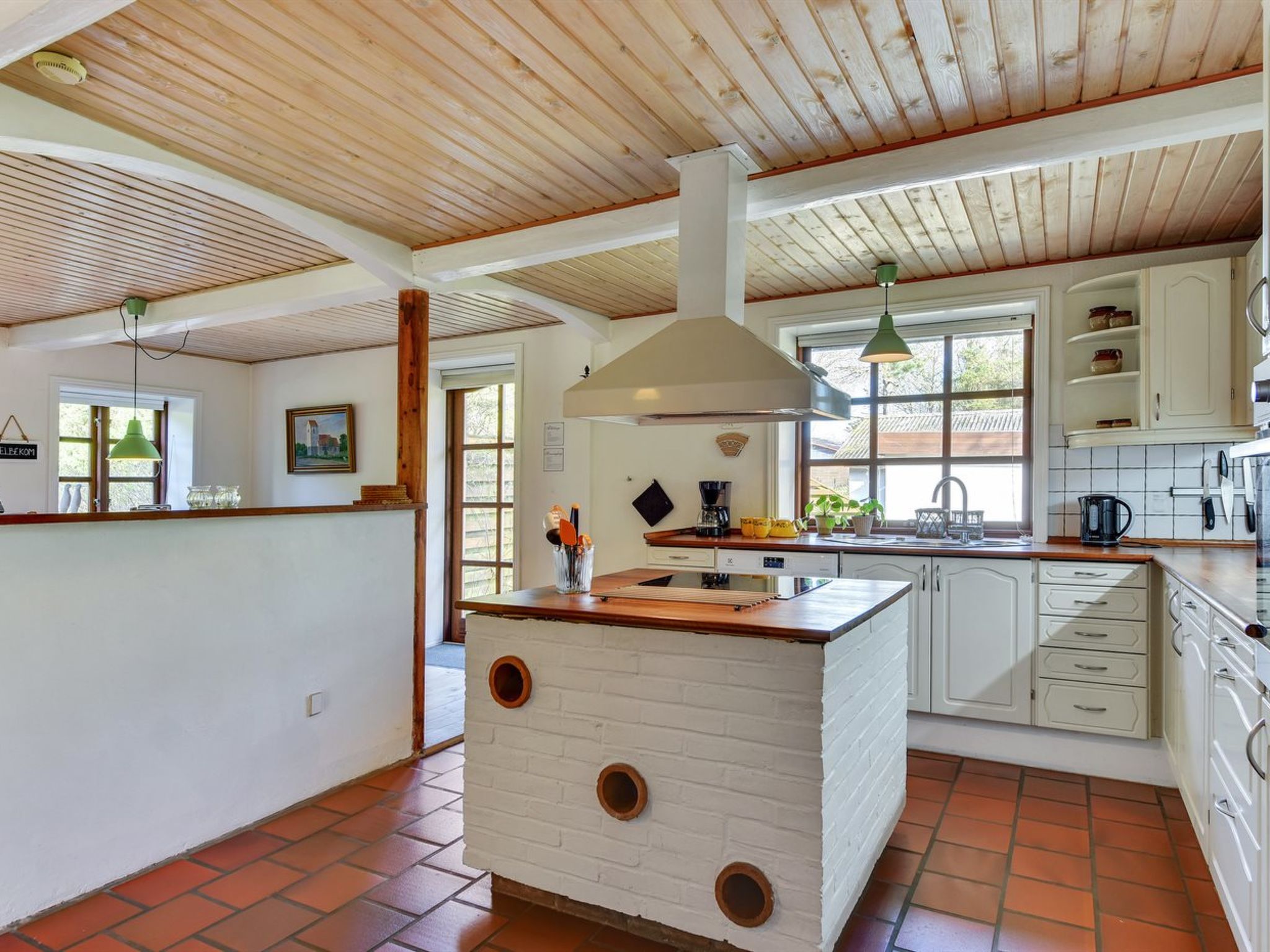 "Iiro" - 2.5km from the sea - Binnen