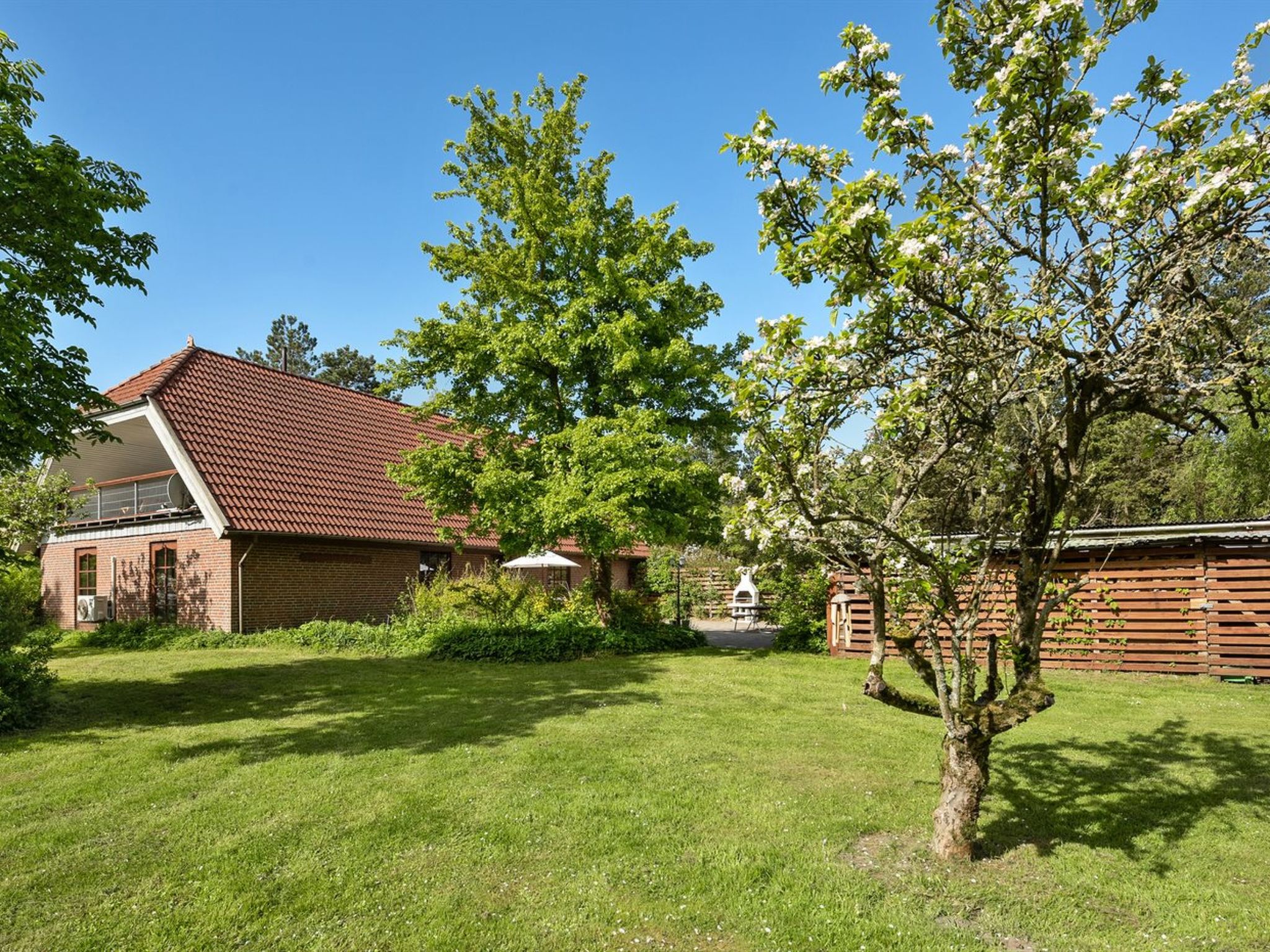 "Iiro" - 2.5km from the sea - Buiten