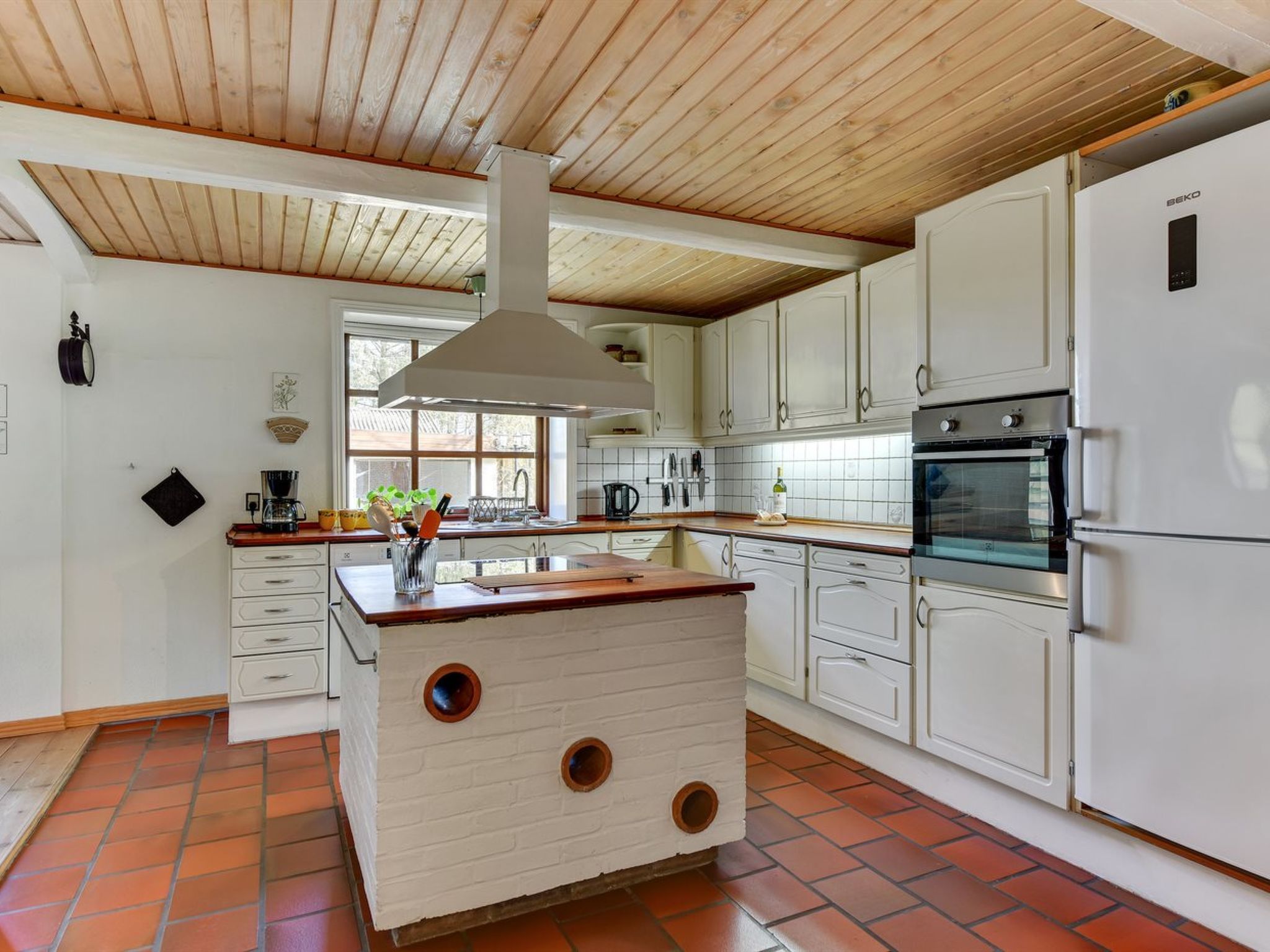"Iiro" - 2.5km from the sea - Binnen