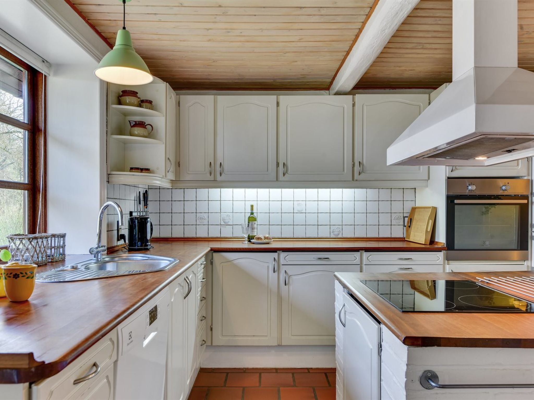 "Iiro" - 2.5km from the sea - Binnen