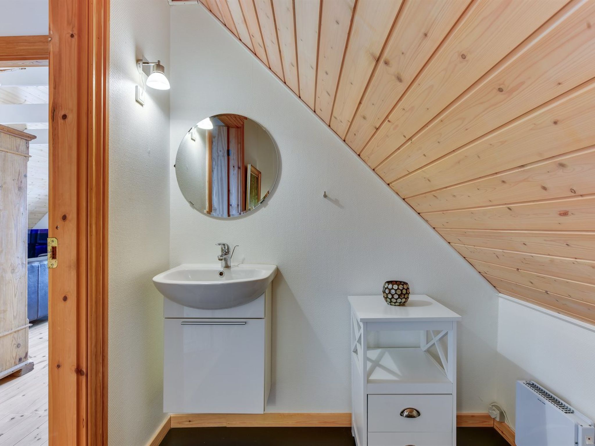 "Iiro" - 2.5km from the sea - Binnen
