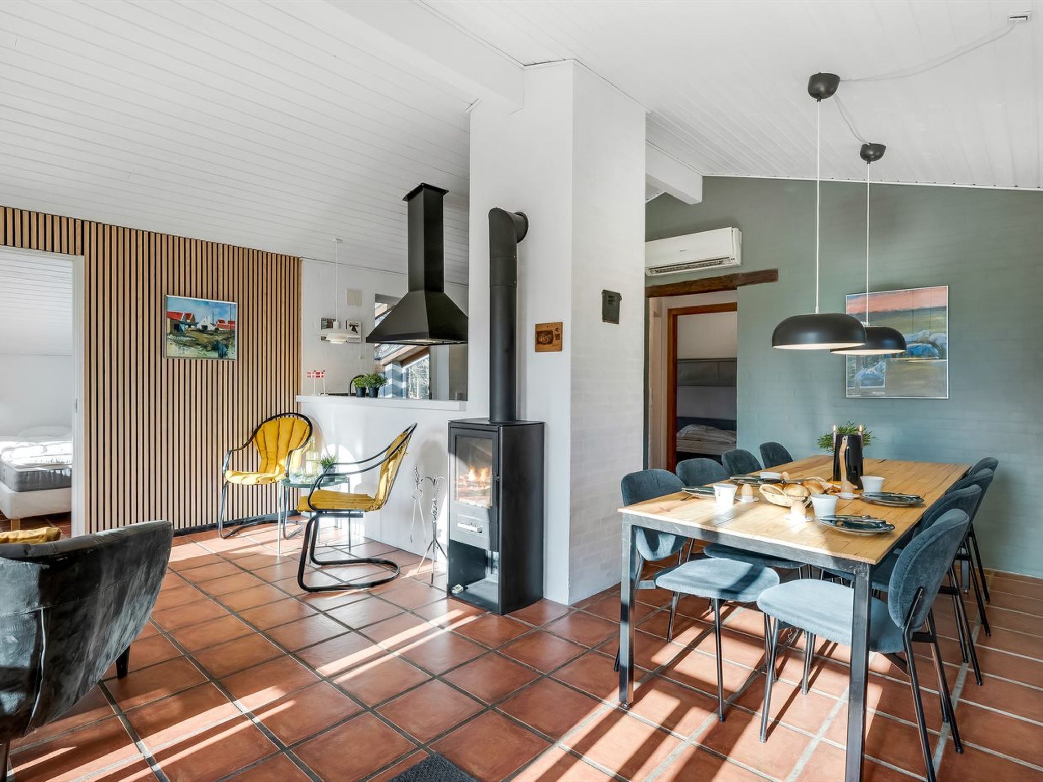 "Tabetha" - 24km from the sea - Binnen