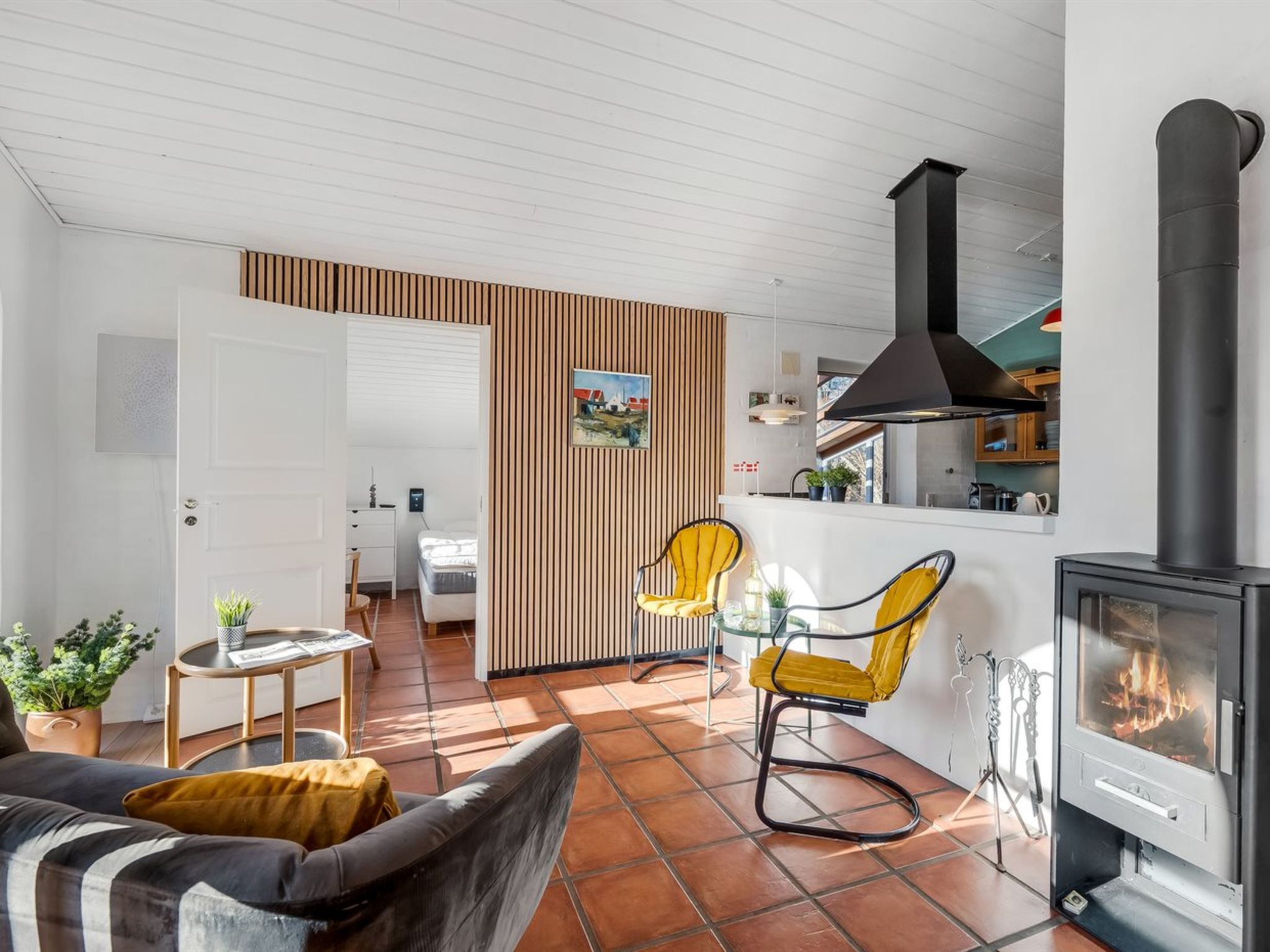 "Tabetha" - 24km from the sea - Binnen