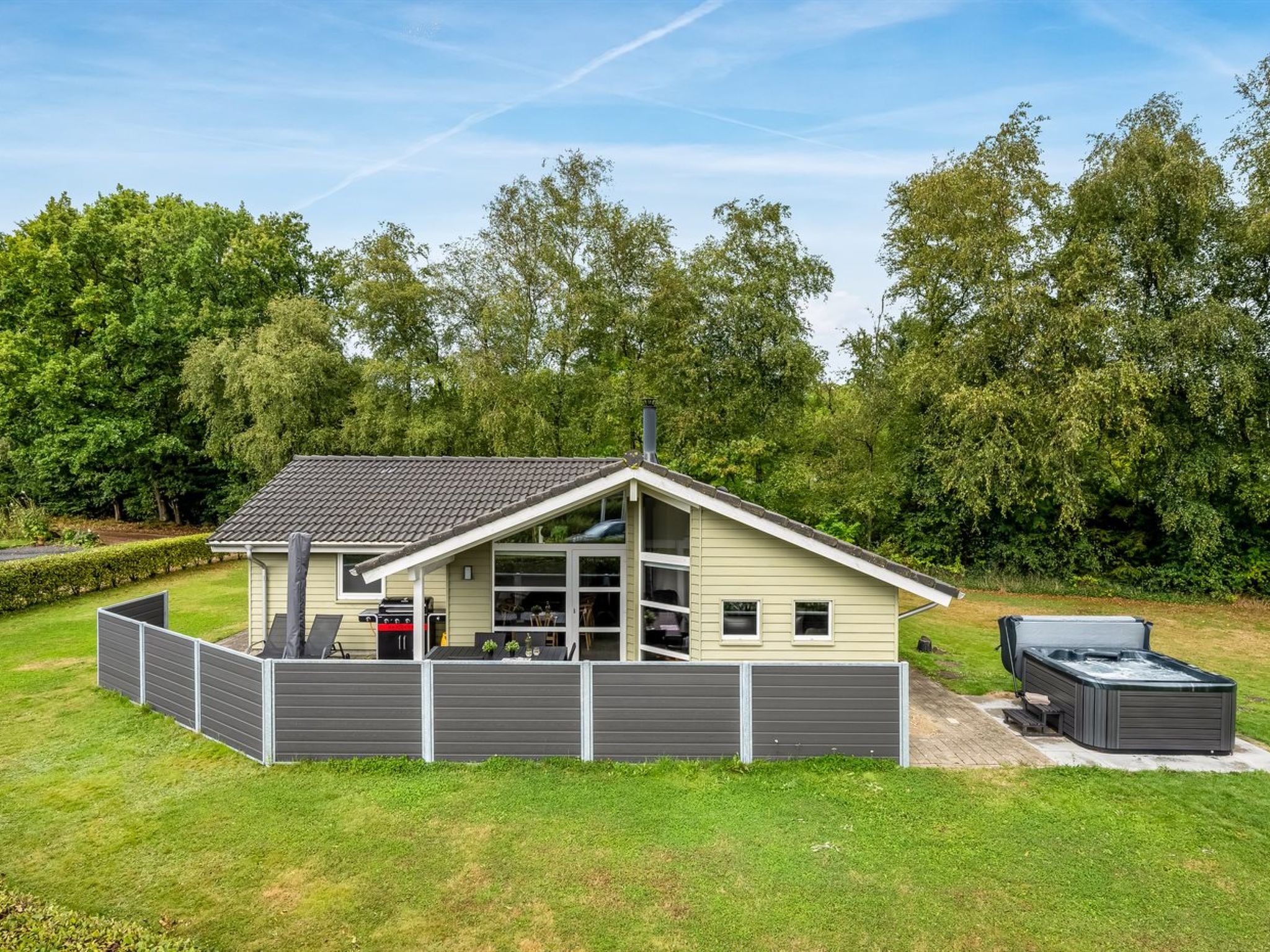 "Erikka" - 40km from the sea - Buiten
