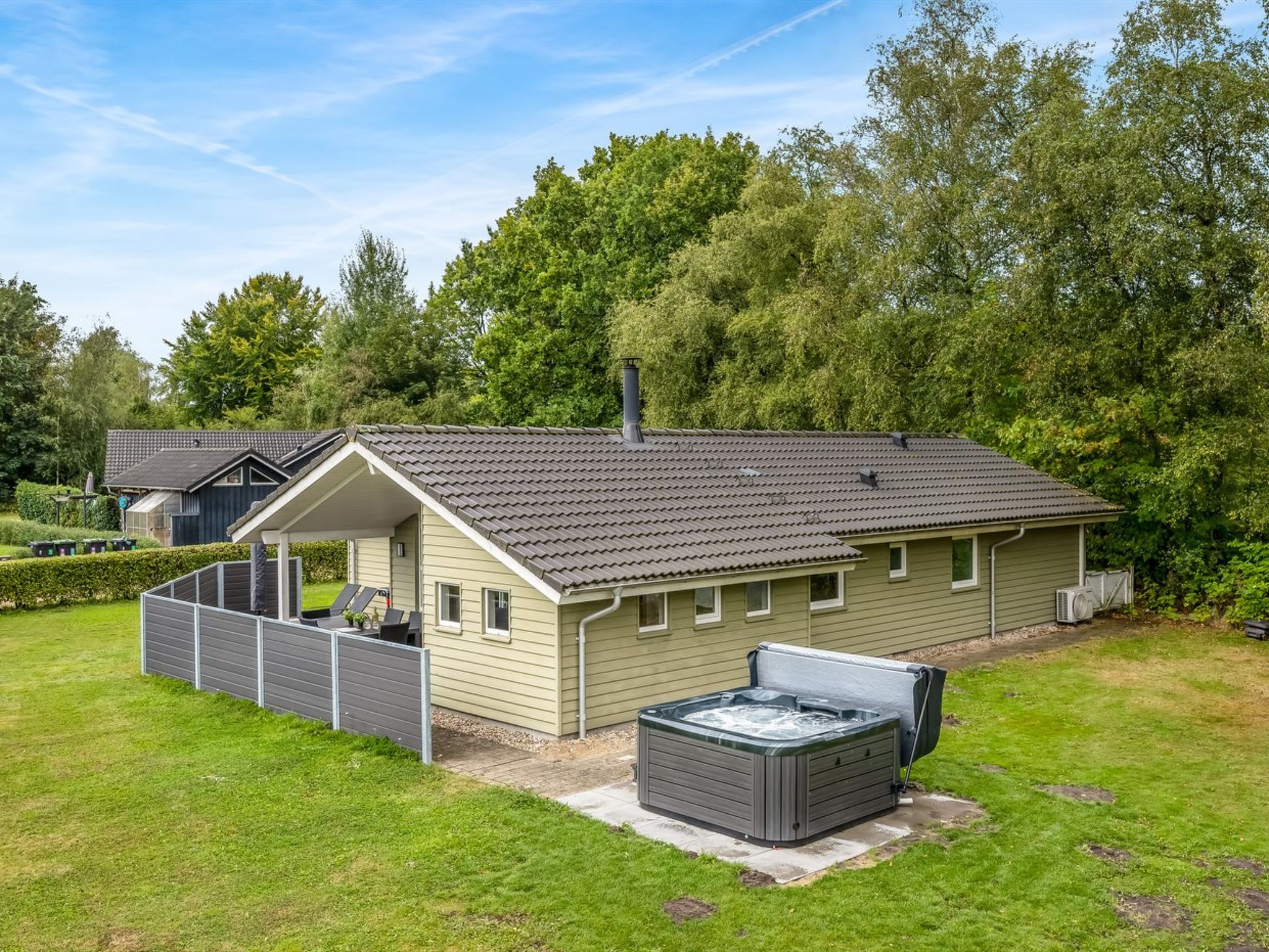 "Erikka" - 40km from the sea - Buiten