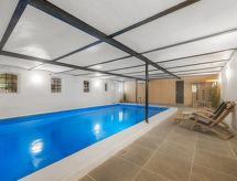 Ruim vakantiehuis Ødmar met privé-zwembad en sauna, 4 km van de fjord - thumbnail 1