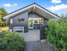 Ruime gezinswoning met sauna en grote tuin op 10,5 km van de zee - thumbnail 4