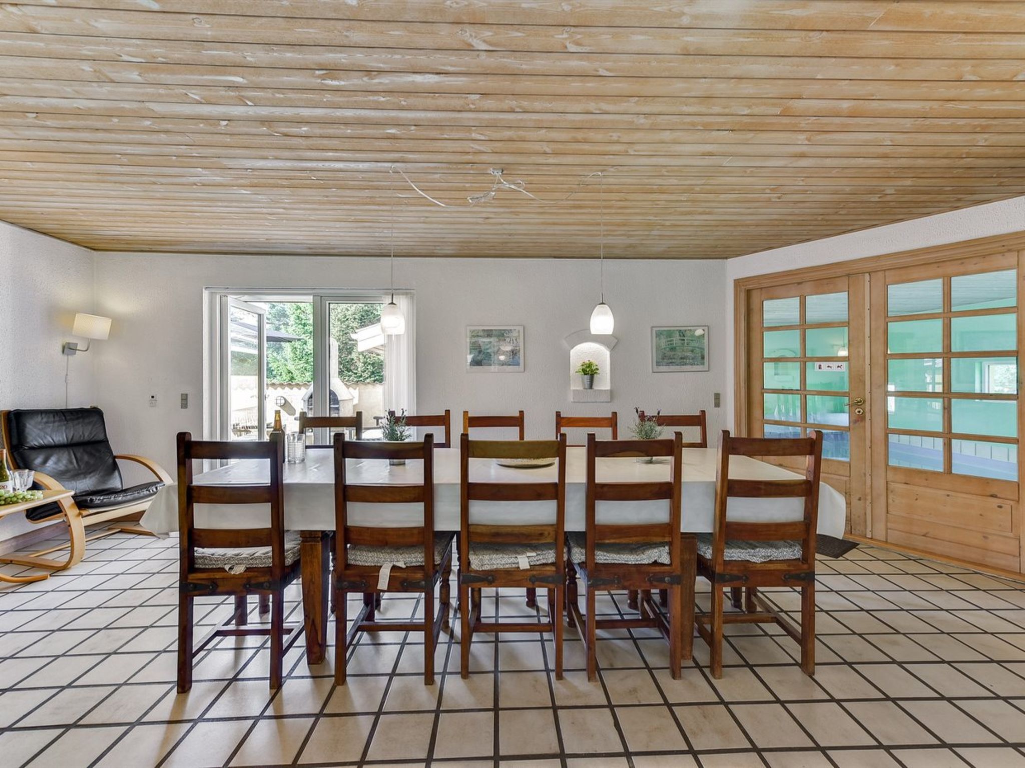 "Billing" - 11km from the sea - Inside
