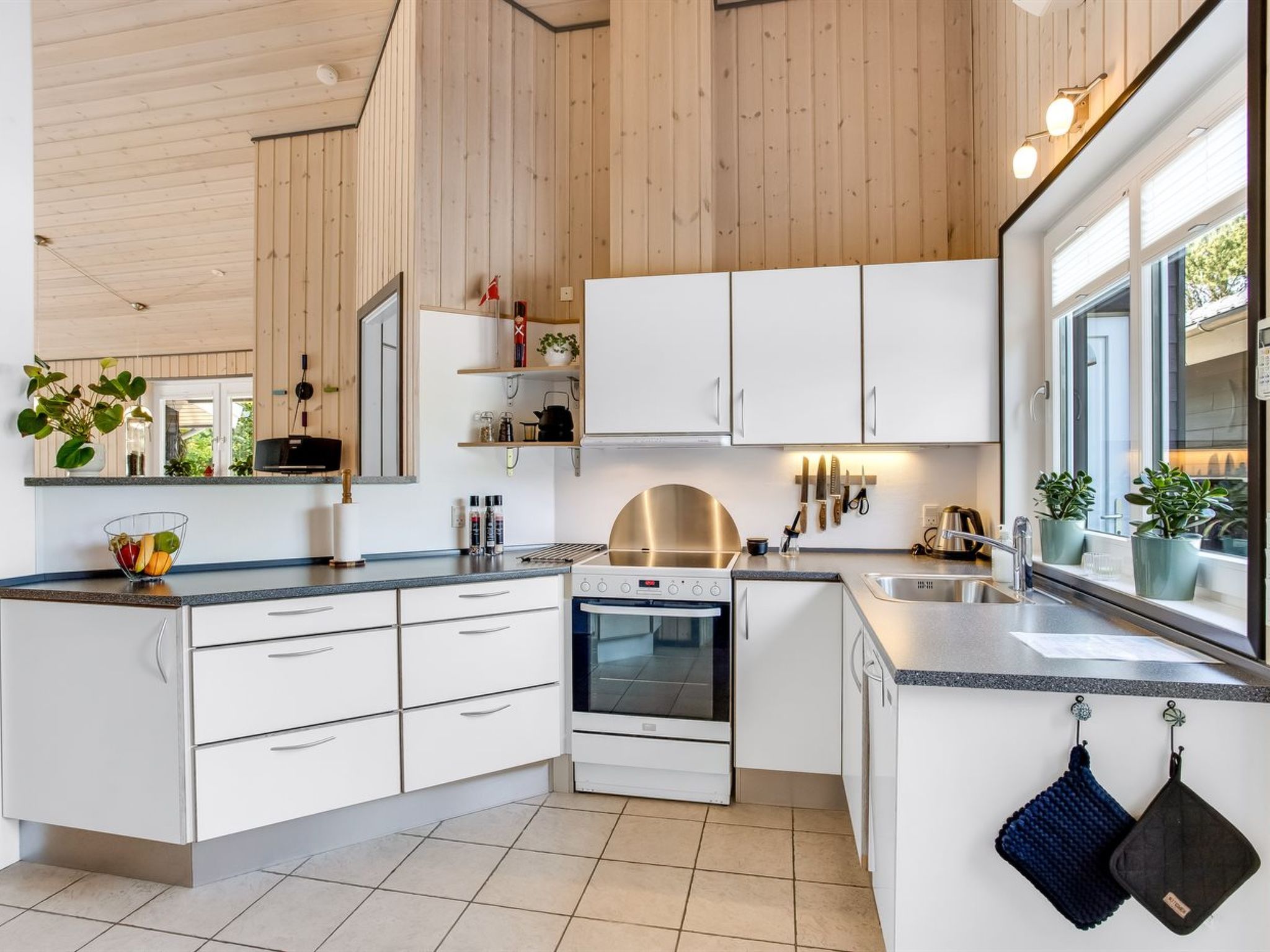 "Gylla" - 12km from the sea - Binnen