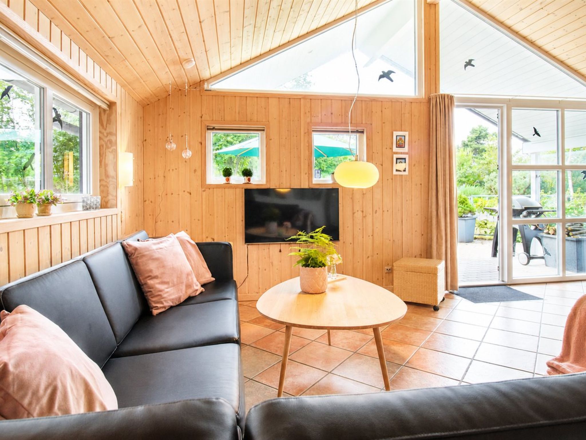 "Ulrikke" - 12km from the sea - Binnen